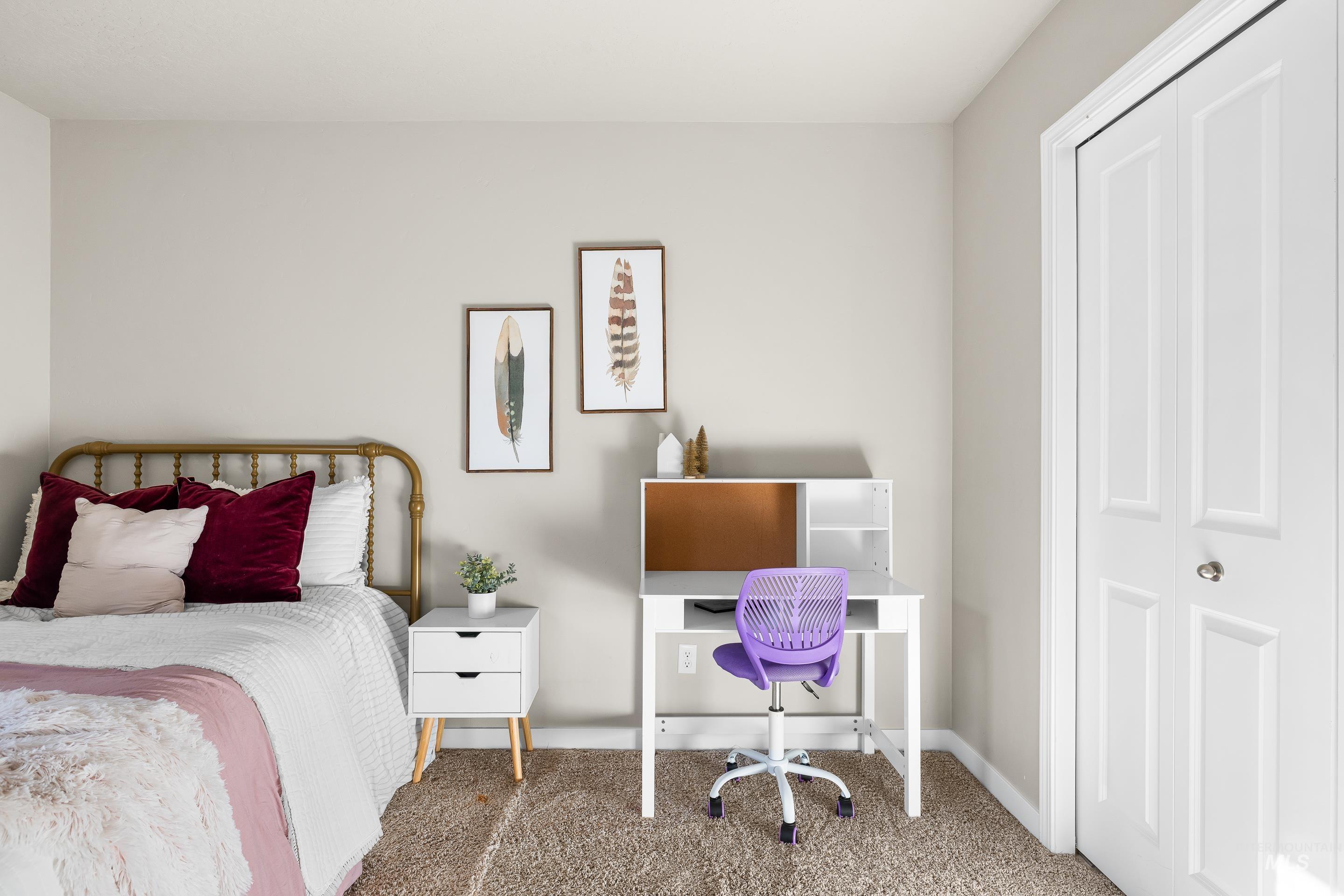 Carpeted bedroom featuring baseboards and a closet