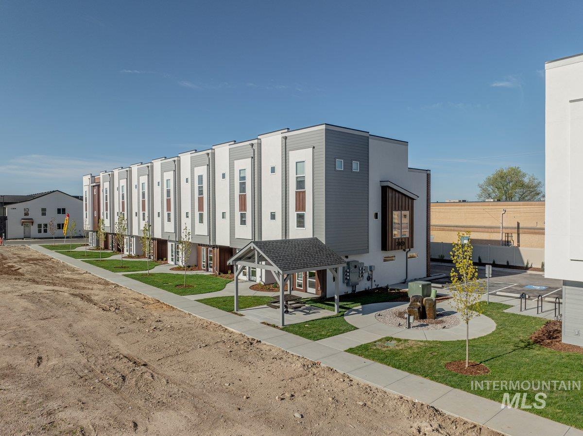 2801 W Palouse St, Boise, Idaho 83705, 3 Bedrooms, 2.5 Bathrooms, Residential For Sale, Price $474,999, 98968679