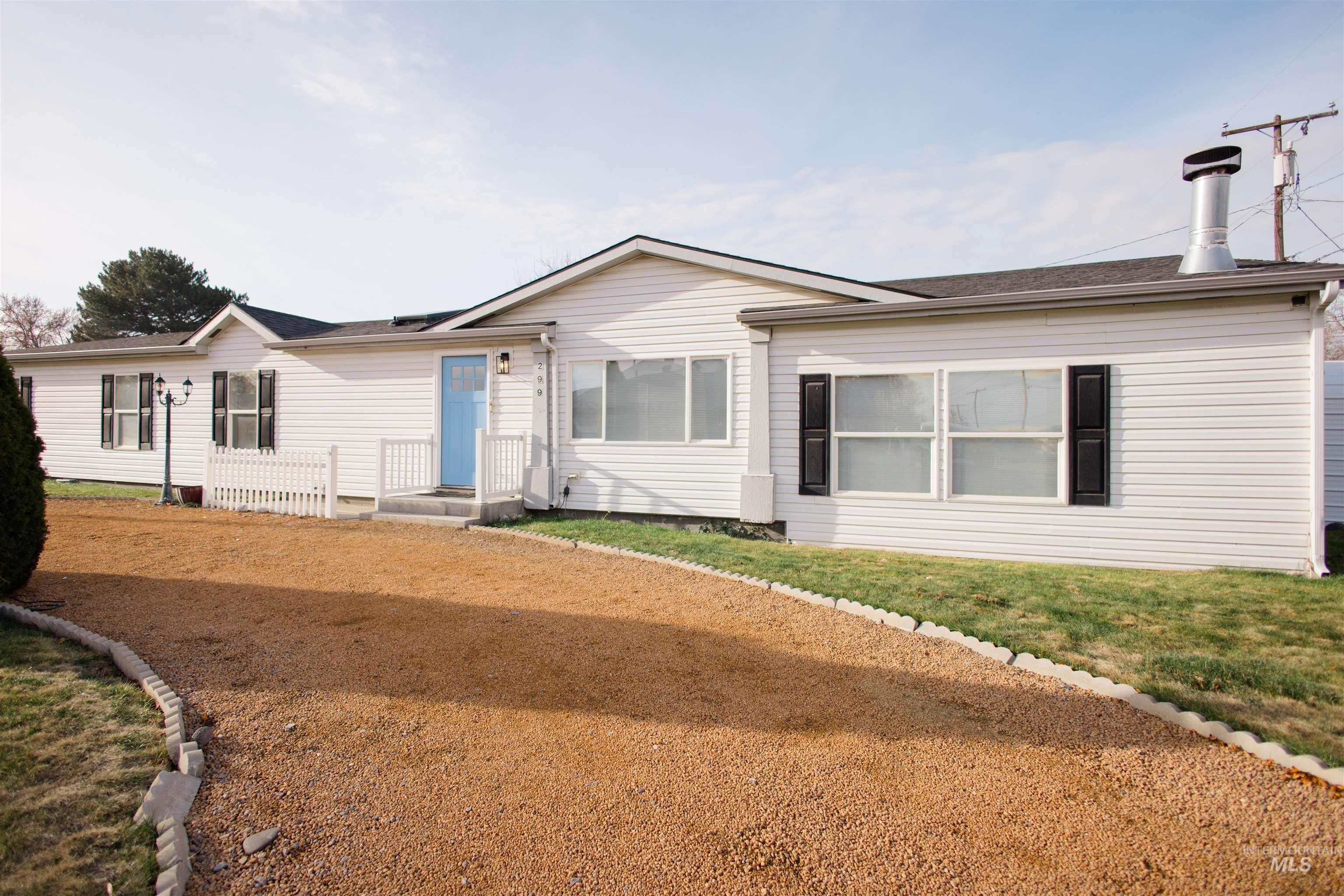 Ranch-style house featuring a front lawn
