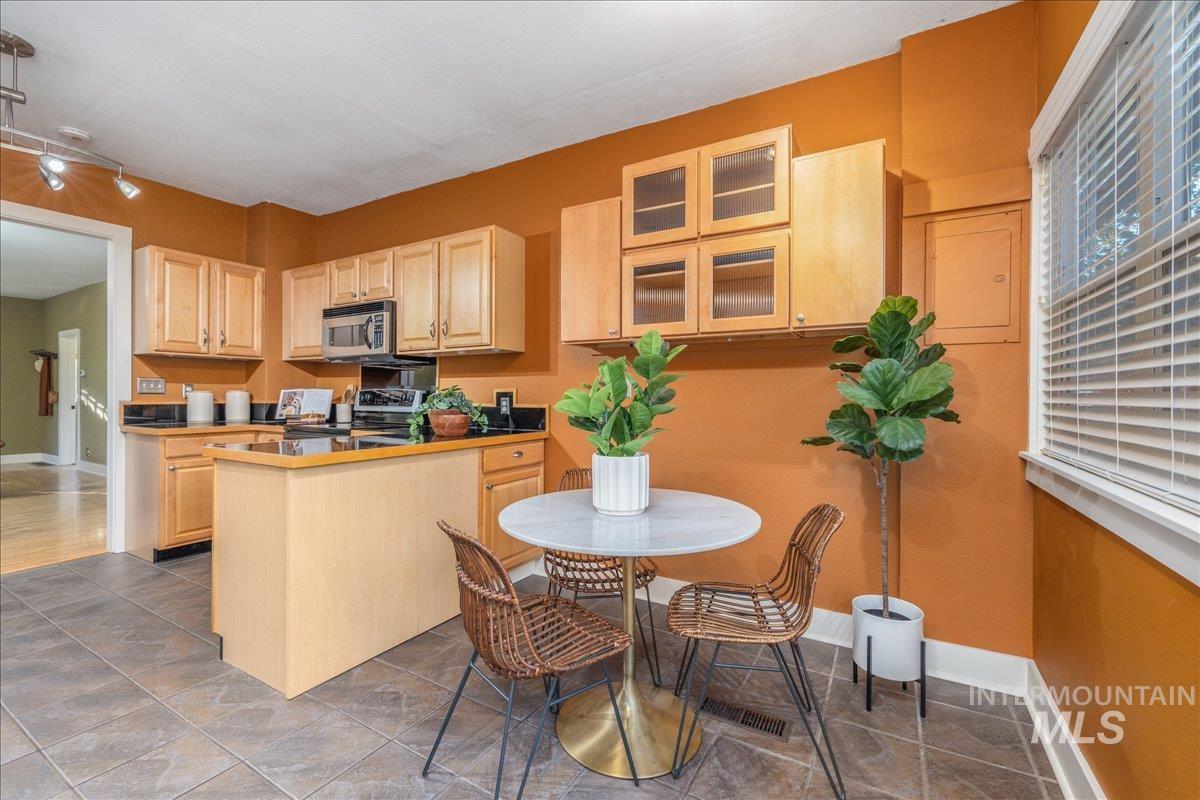 1410 N 20th Street, Boise, Idaho 83702, 3 Bedrooms, 1.5 Bathrooms, Residential For Sale, Price $735,000, 98968694