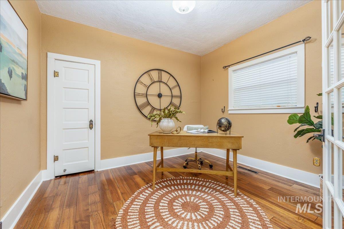 1410 N 20th Street, Boise, Idaho 83702, 3 Bedrooms, 1.5 Bathrooms, Residential For Sale, Price $735,000, 98968694