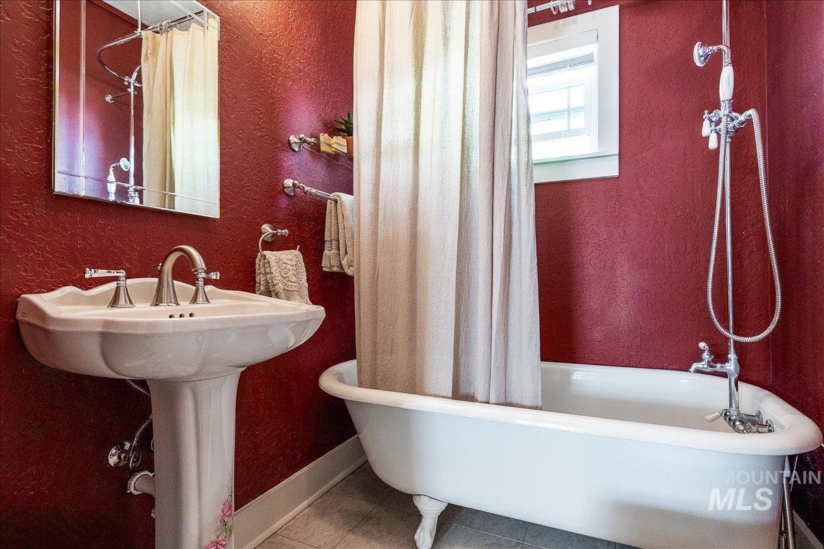 1410 N 20th Street, Boise, Idaho 83702, 3 Bedrooms, 1.5 Bathrooms, Residential For Sale, Price $735,000, 98968694