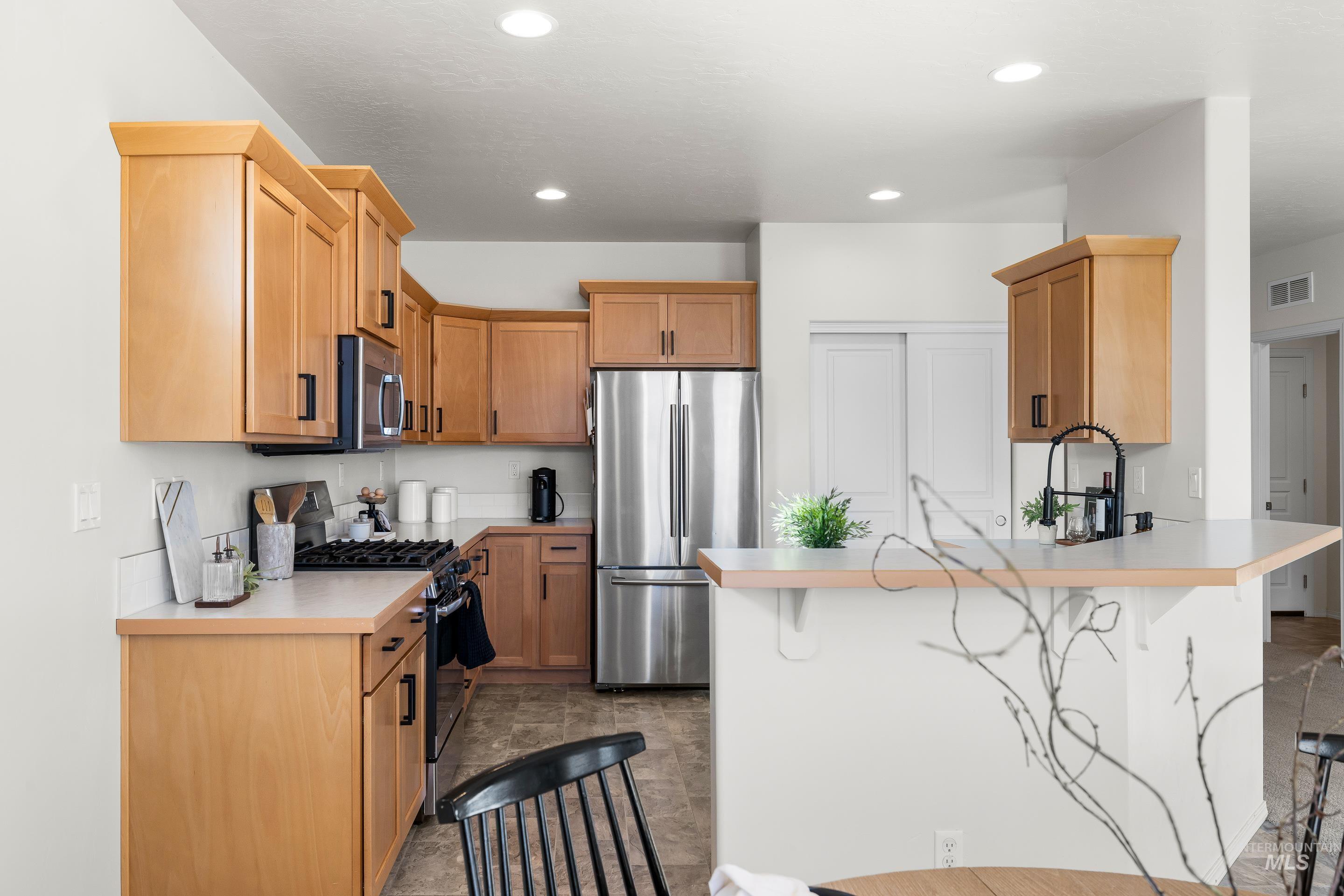 2413 W Foxglove Dr, Nampa, Idaho 83686, 3 Bedrooms, 2 Bathrooms, Residential For Sale, Price $410,000, 98968696