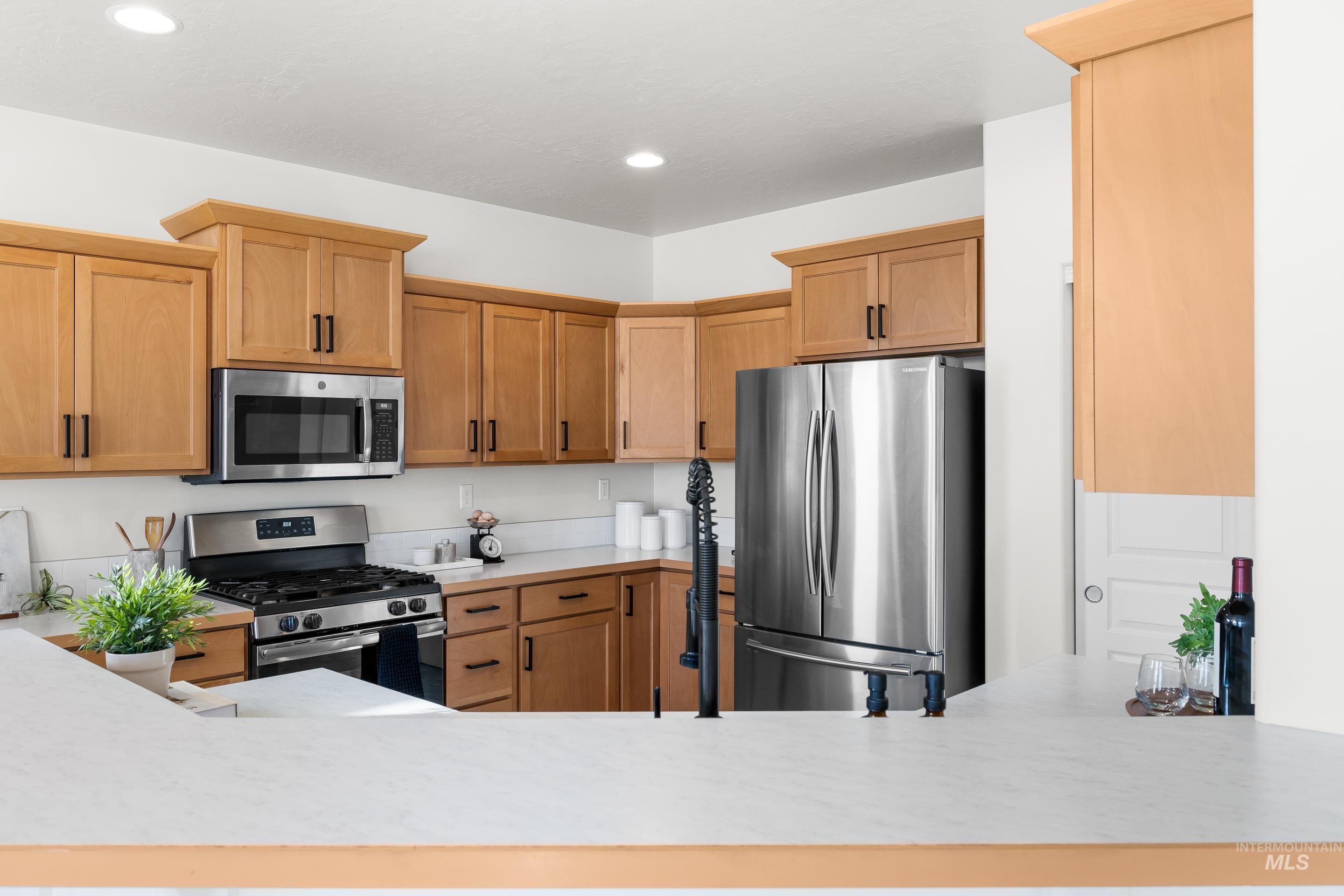 2413 W Foxglove Dr, Nampa, Idaho 83686, 3 Bedrooms, 2 Bathrooms, Residential For Sale, Price $410,000, 98968696