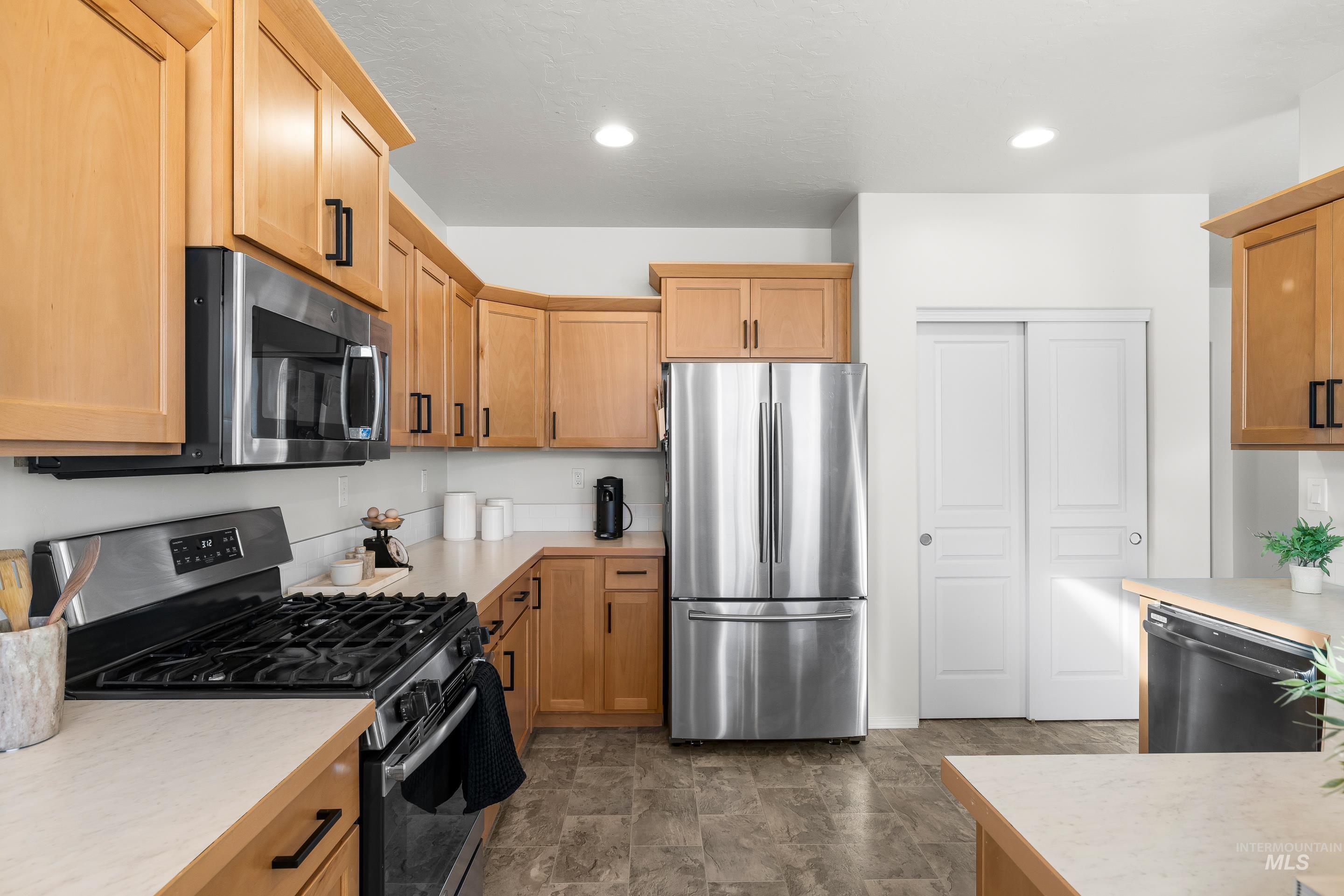 2413 W Foxglove Dr, Nampa, Idaho 83686, 3 Bedrooms, 2 Bathrooms, Residential For Sale, Price $410,000, 98968696