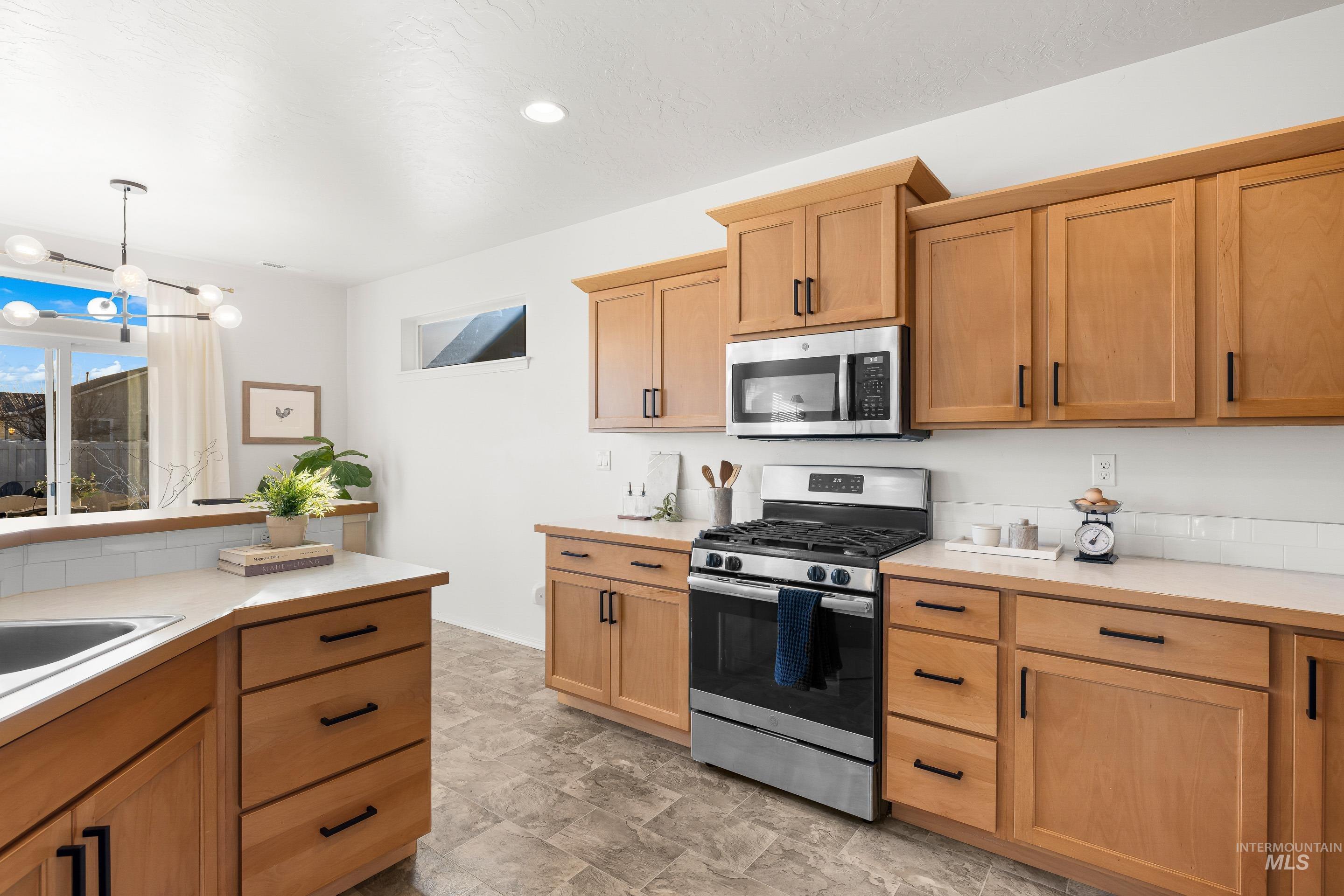 2413 W Foxglove Dr, Nampa, Idaho 83686, 3 Bedrooms, 2 Bathrooms, Residential For Sale, Price $410,000, 98968696