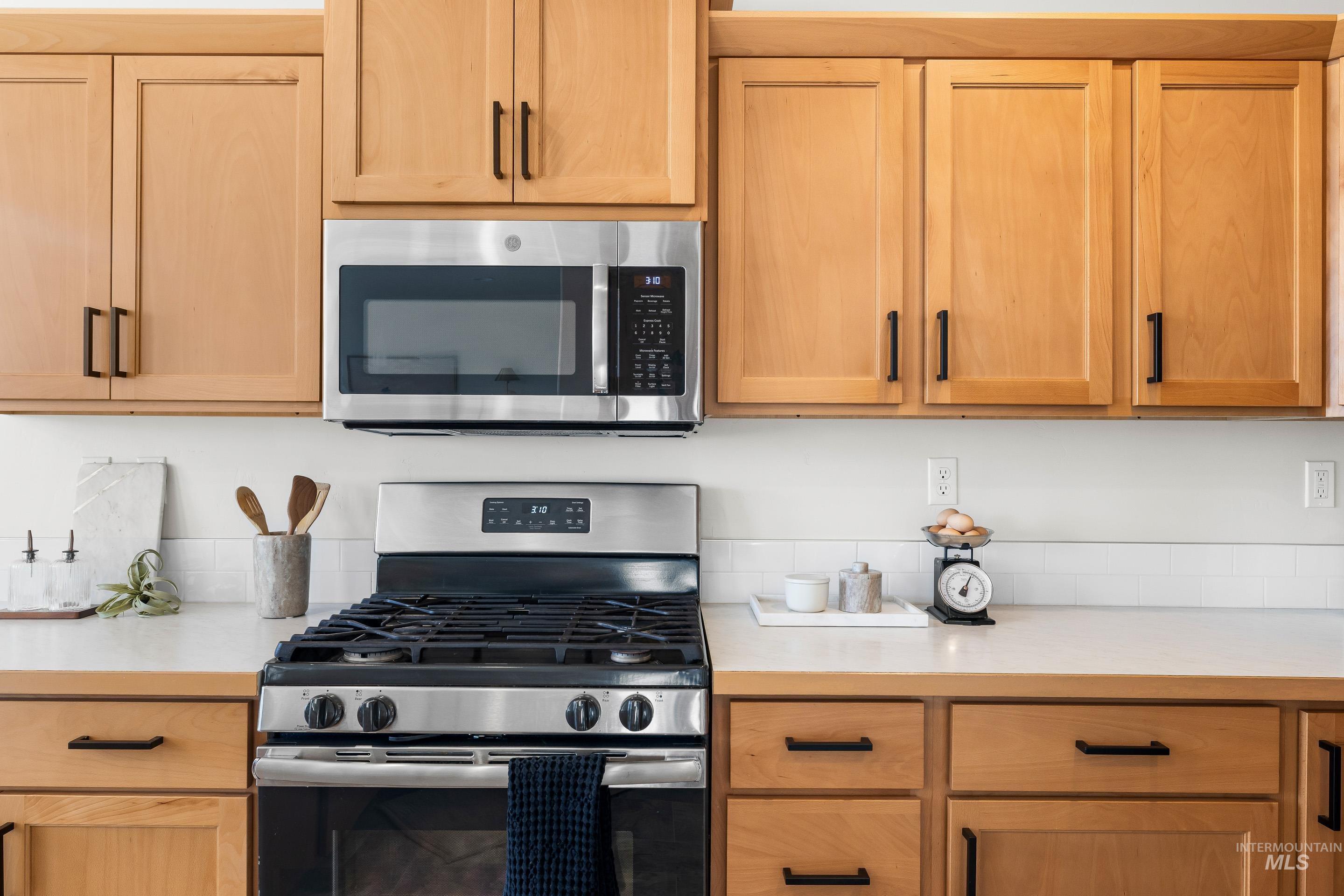 2413 W Foxglove Dr, Nampa, Idaho 83686, 3 Bedrooms, 2 Bathrooms, Residential For Sale, Price $410,000, 98968696