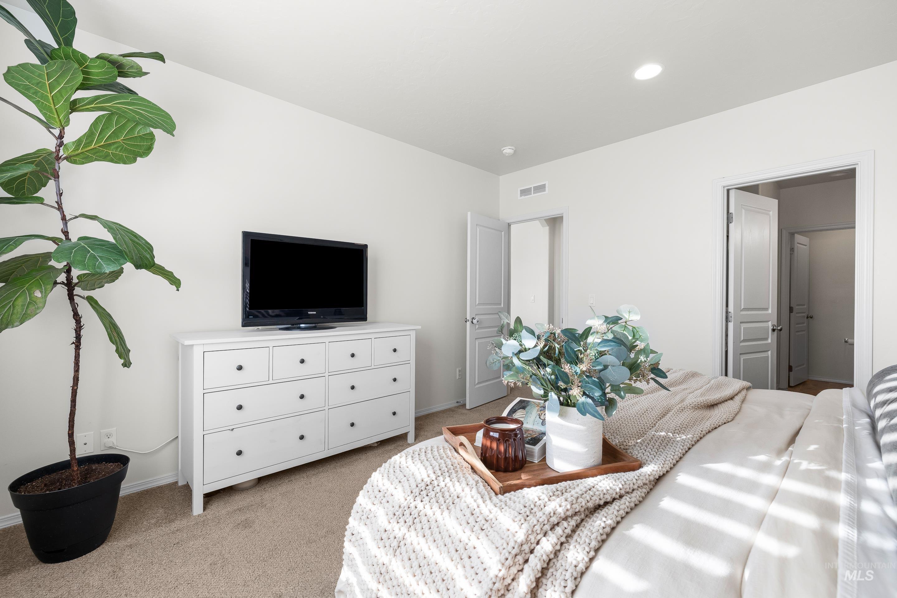 2413 W Foxglove Dr, Nampa, Idaho 83686, 3 Bedrooms, 2 Bathrooms, Residential For Sale, Price $410,000, 98968696