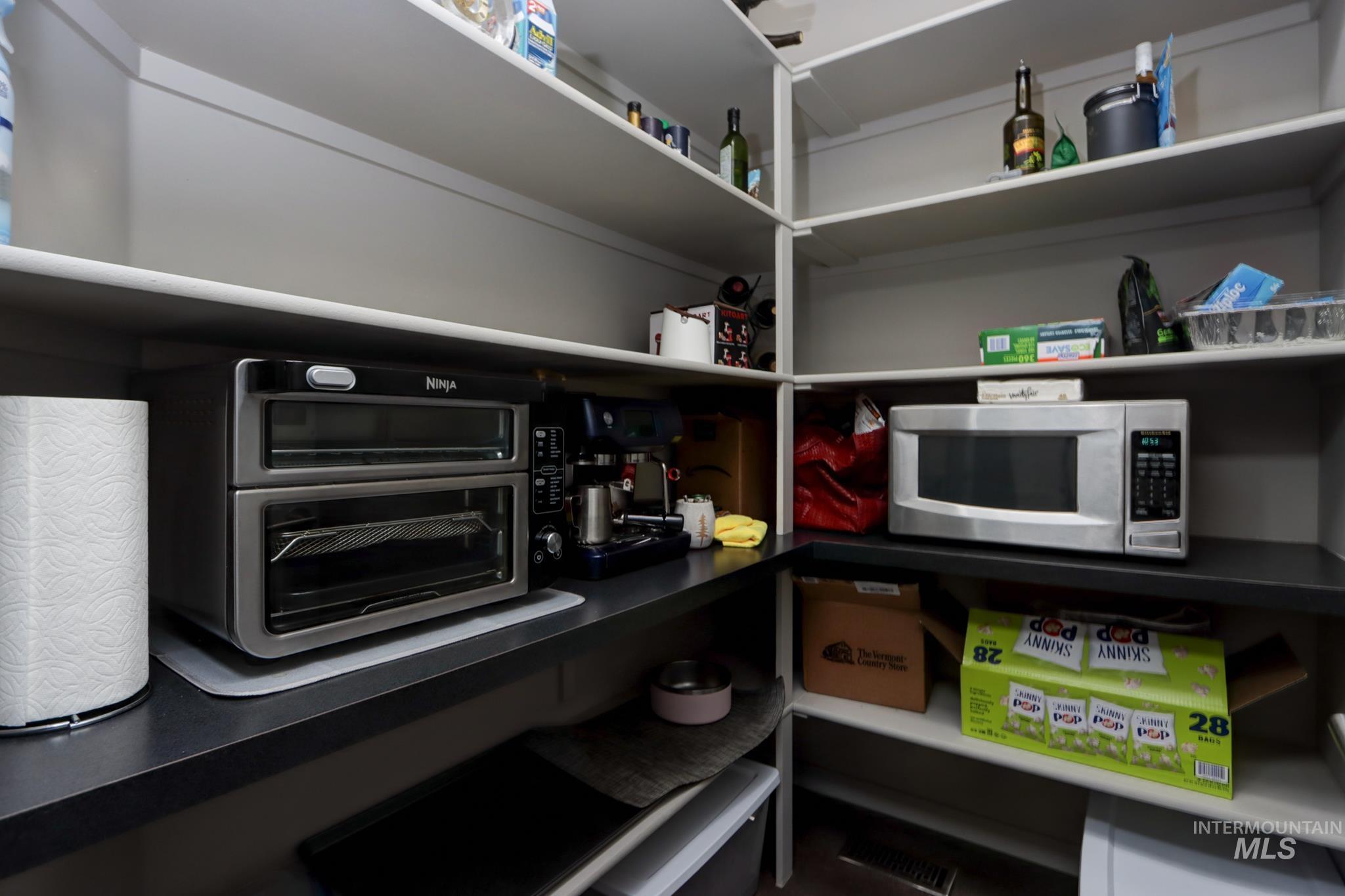 326 E Whitespur, Meridian, Idaho 83642, 2 Bedrooms, 2 Bathrooms, Residential For Sale, Price $418,000, 98968710