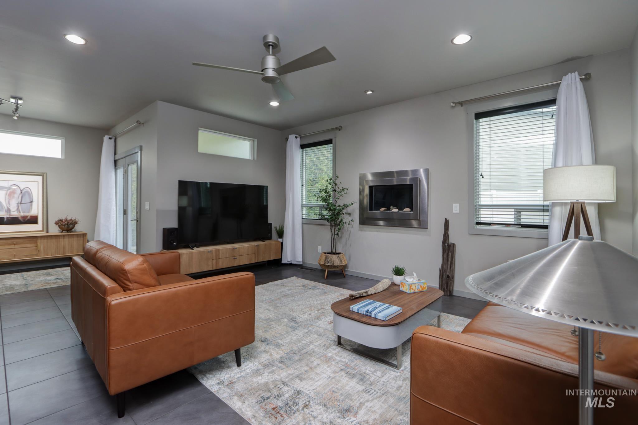 326 E Whitespur, Meridian, Idaho 83642, 2 Bedrooms, 2 Bathrooms, Residential For Sale, Price $418,000, 98968710