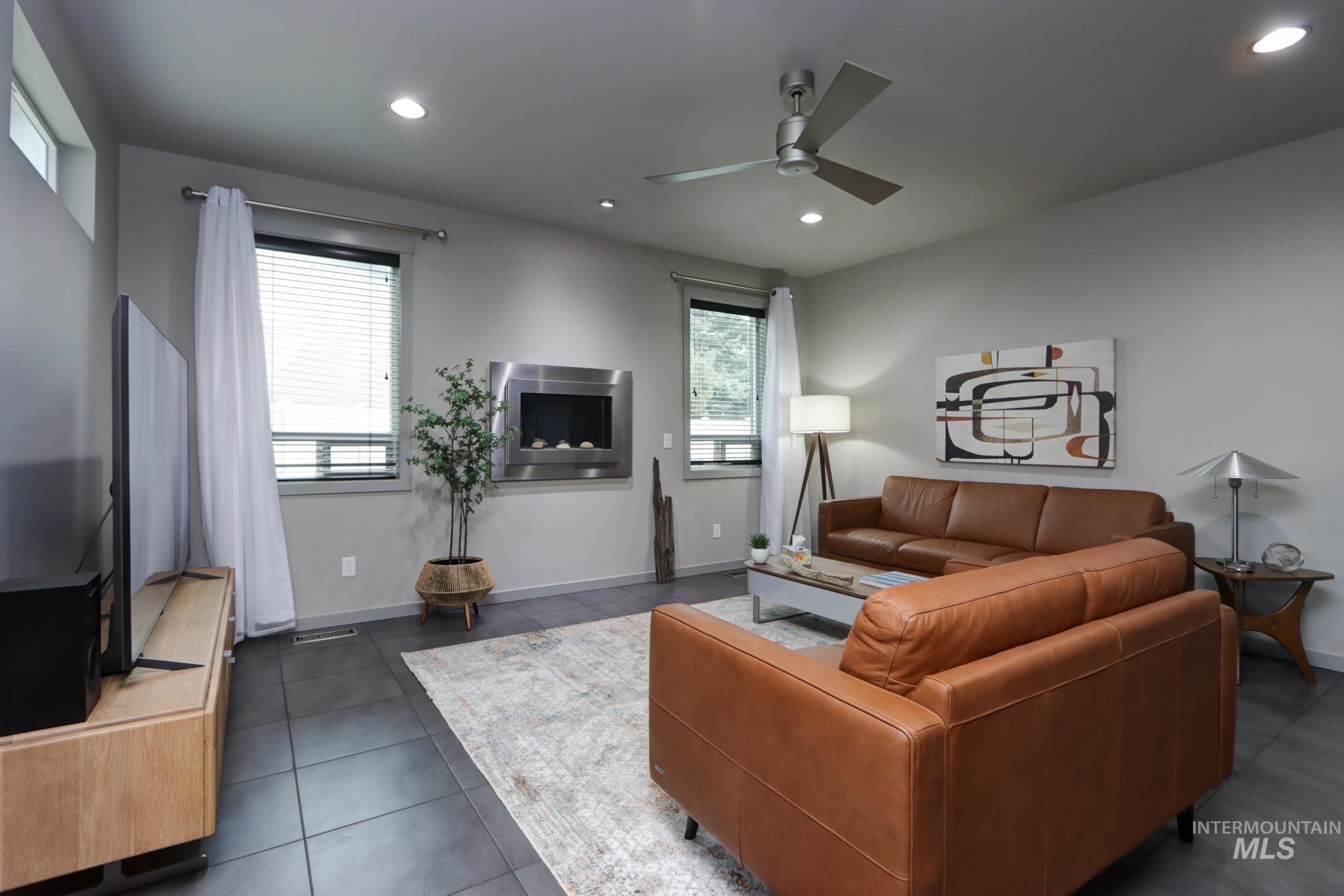 326 E Whitespur, Meridian, Idaho 83642, 2 Bedrooms, 2 Bathrooms, Residential For Sale, Price $418,000, 98968710