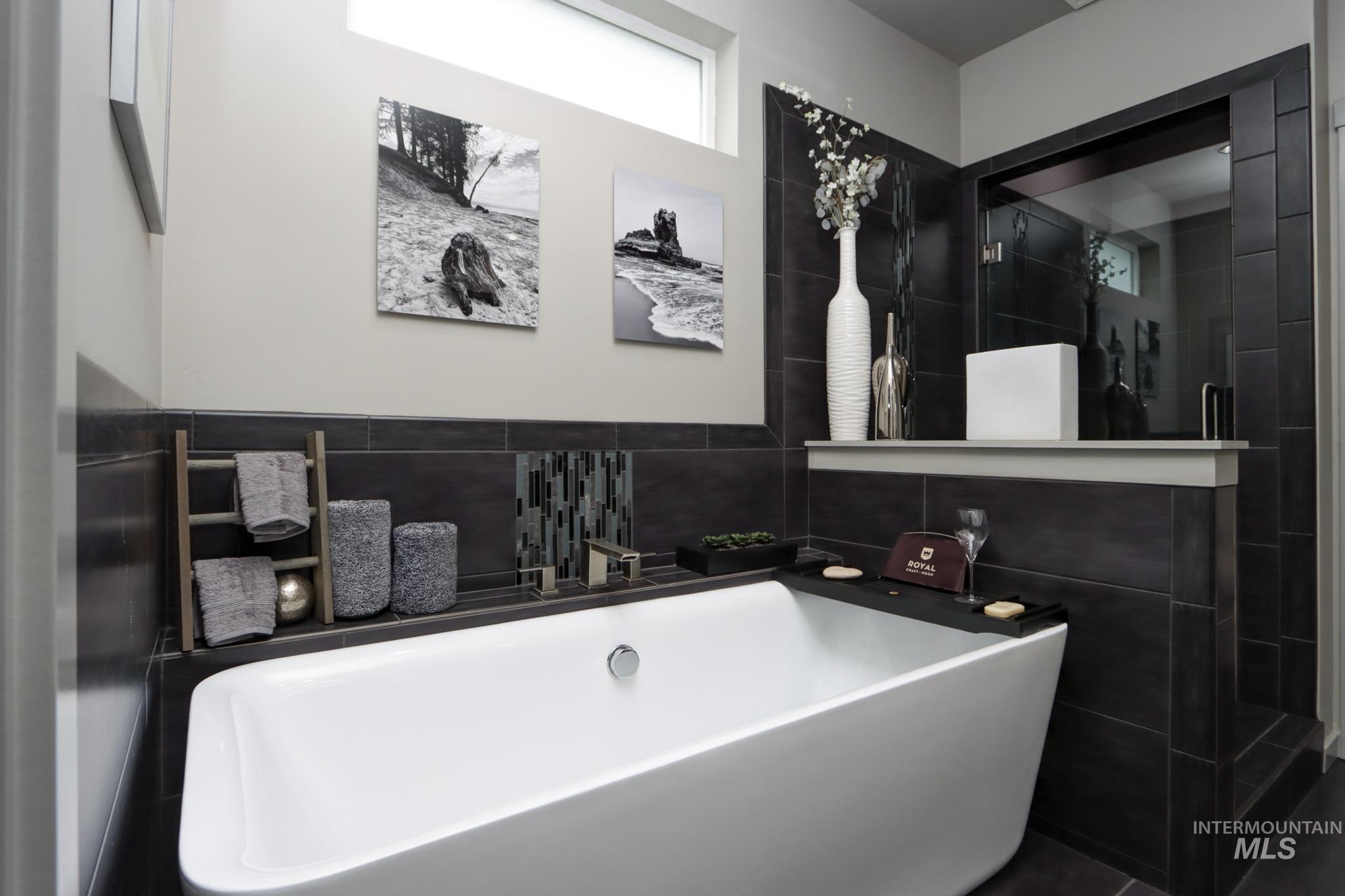 326 E Whitespur, Meridian, Idaho 83642, 2 Bedrooms, 2 Bathrooms, Residential For Sale, Price $418,000, 98968710