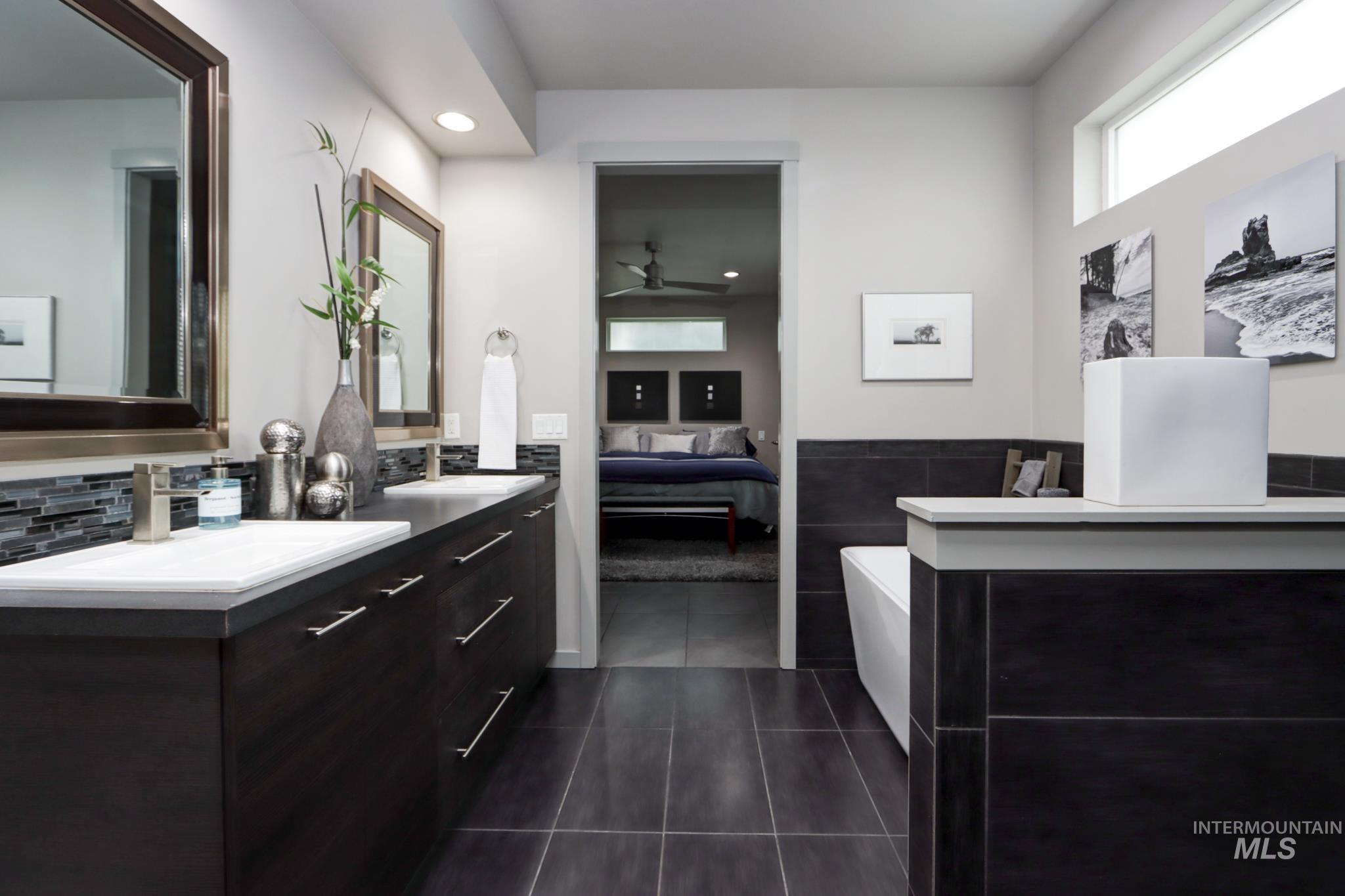 326 E Whitespur, Meridian, Idaho 83642, 2 Bedrooms, 2 Bathrooms, Residential For Sale, Price $418,000, 98968710