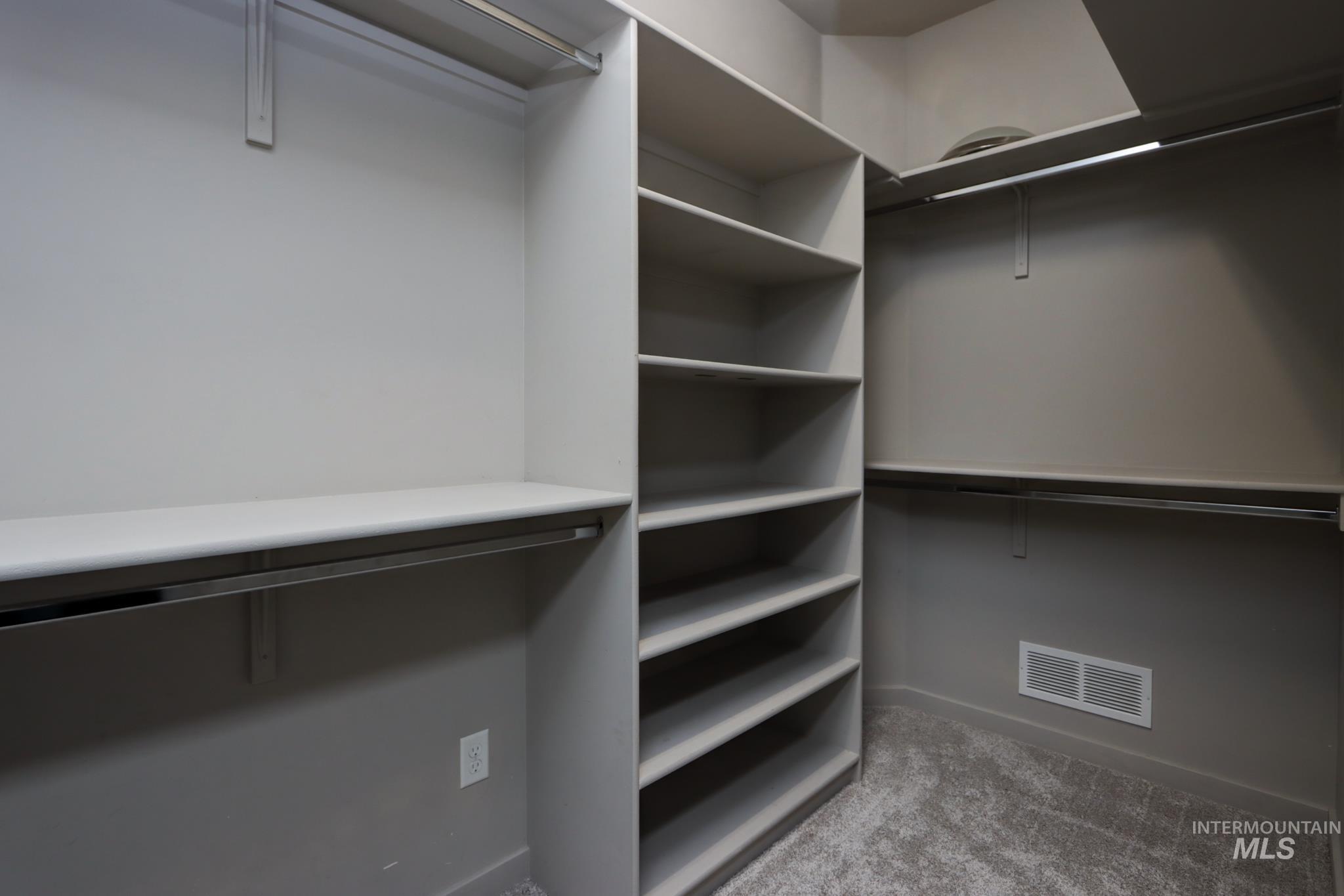 326 E Whitespur, Meridian, Idaho 83642, 2 Bedrooms, 2 Bathrooms, Residential For Sale, Price $418,000, 98968710