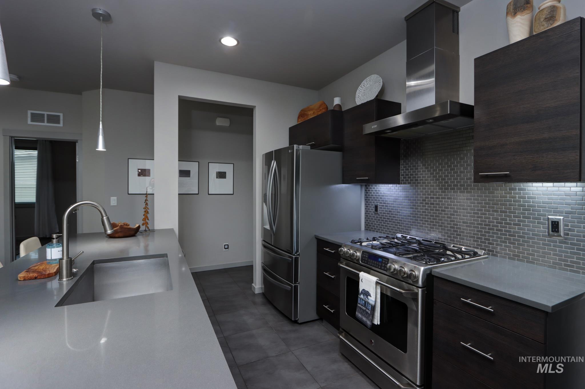 326 E Whitespur, Meridian, Idaho 83642, 2 Bedrooms, 2 Bathrooms, Residential For Sale, Price $418,000, 98968710