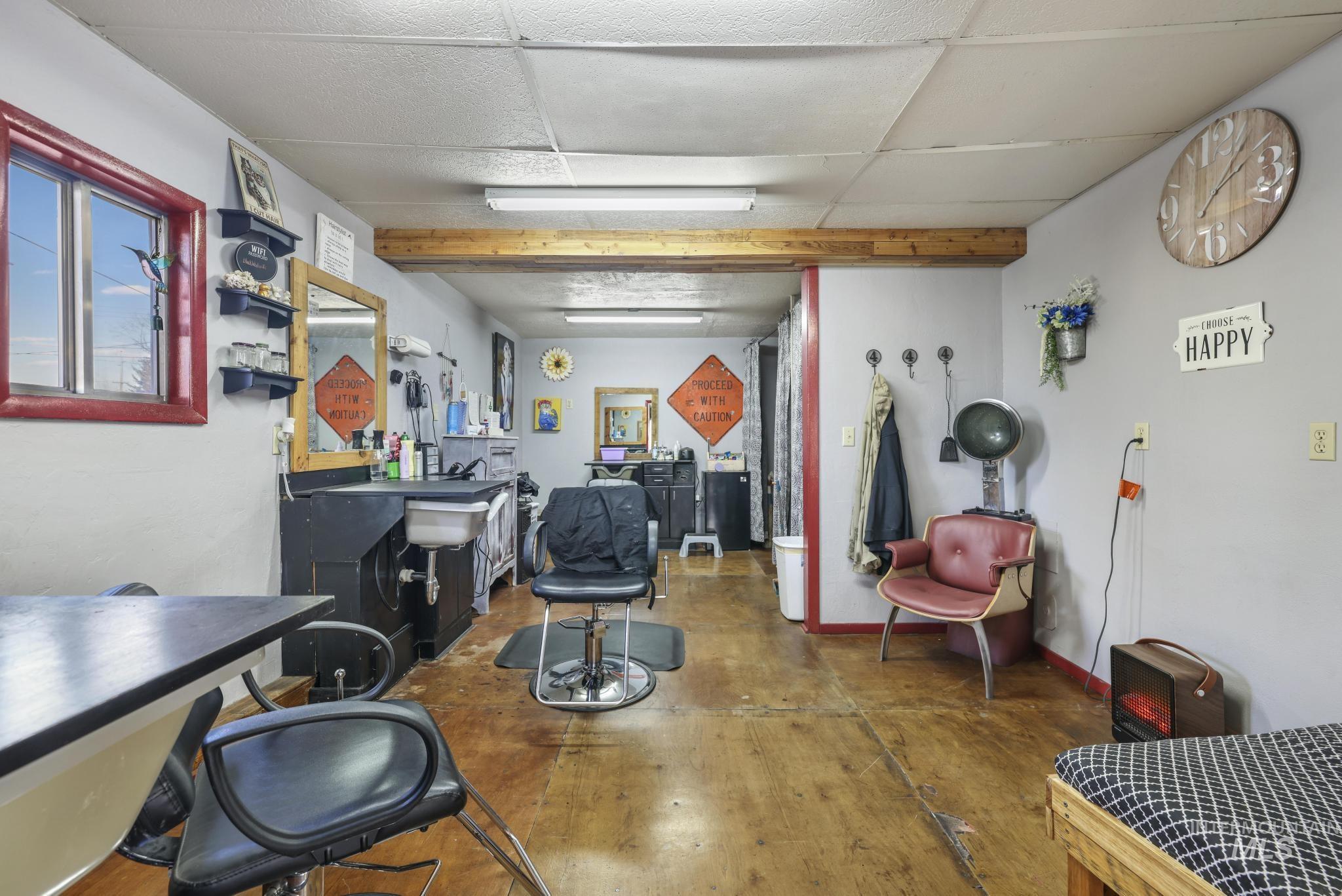 Misc room featuring concrete floors and baseboards