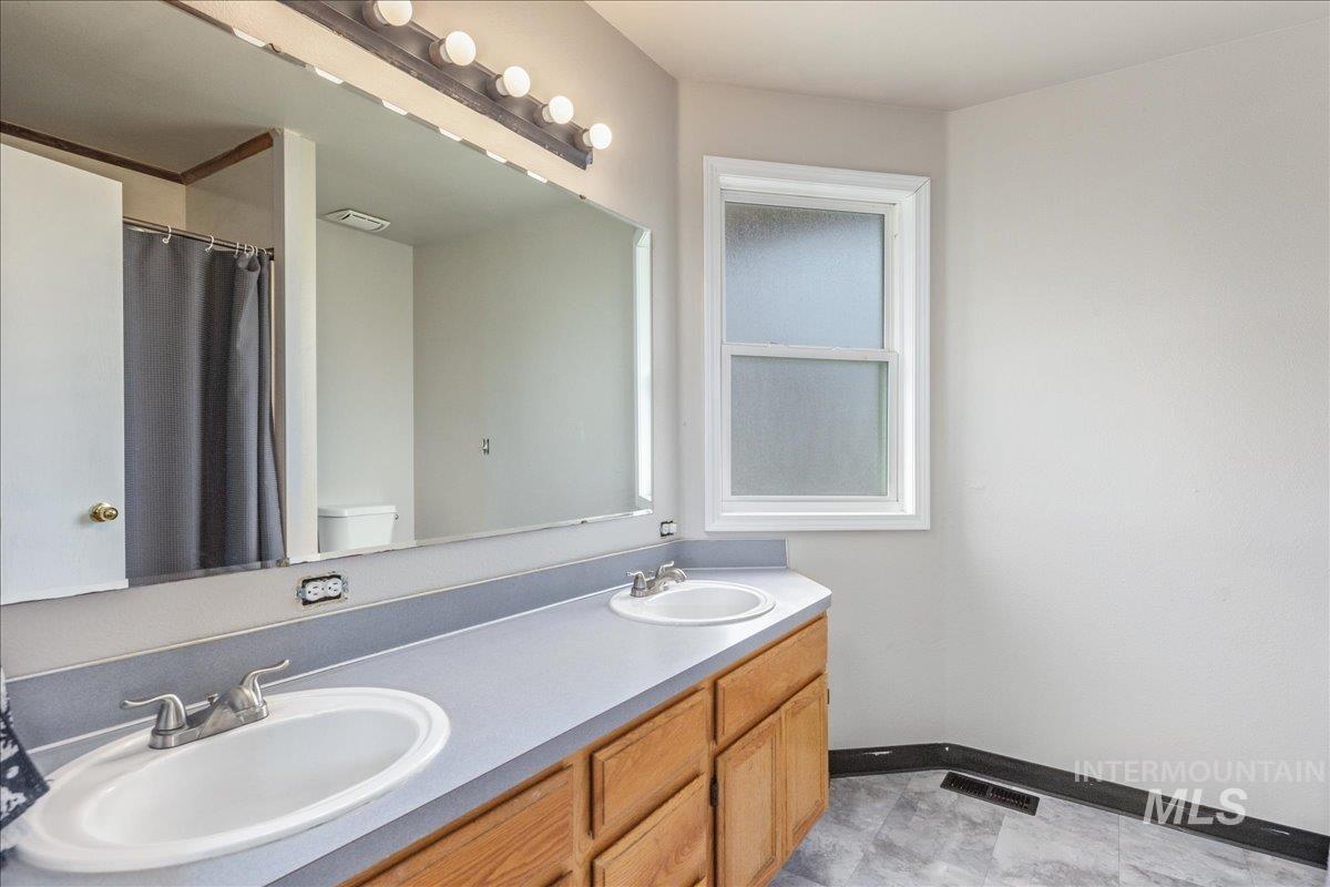 1966 N Pilgrim Avenue, Boise, Idaho 83704, 3 Bedrooms, 2 Bathrooms, Residential For Sale, Price $419,900, 98968717