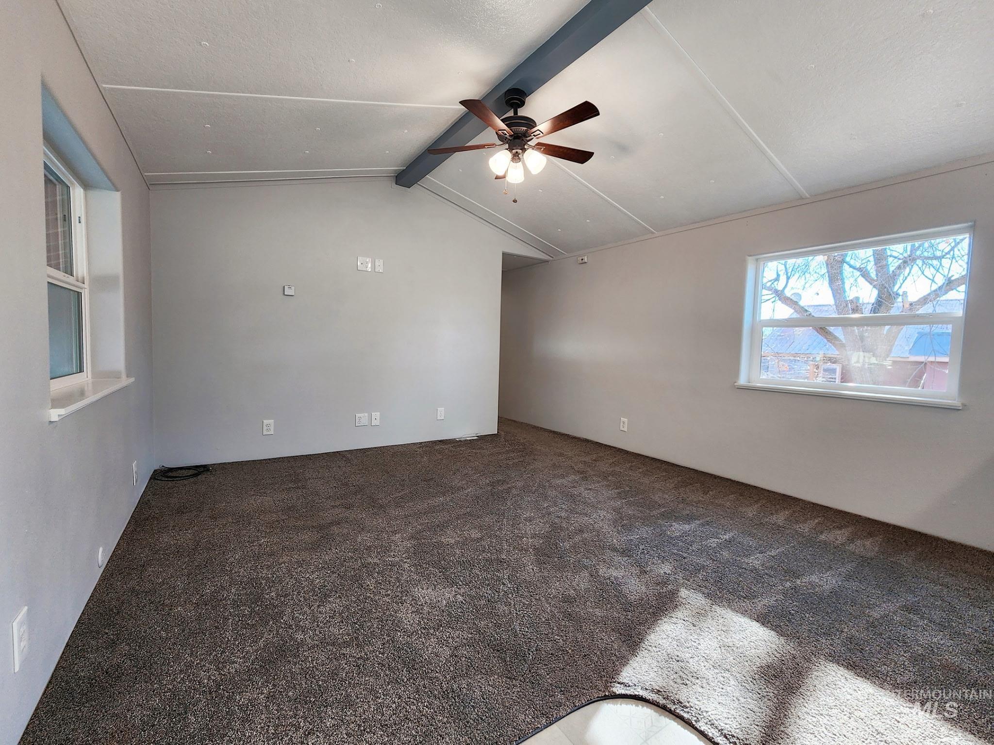 Carpeted empty room with a ceiling fan