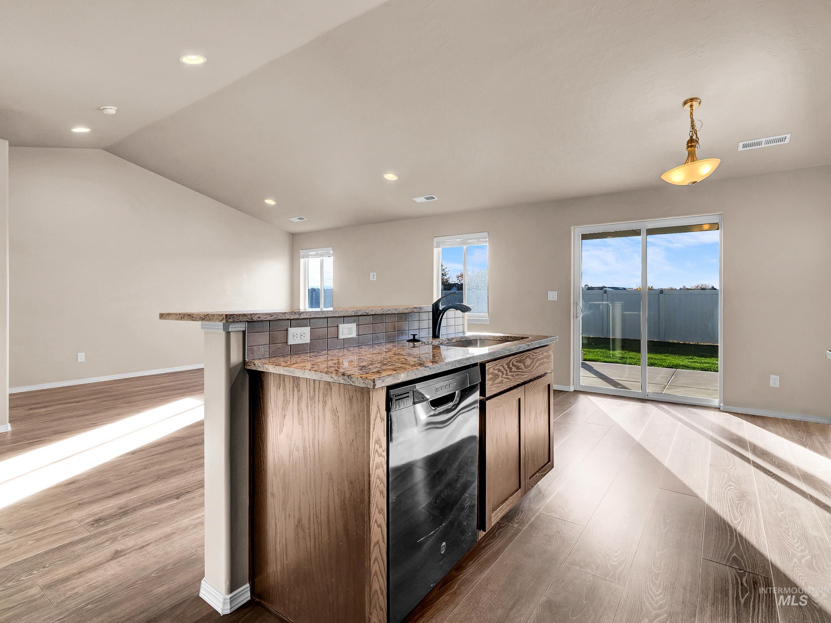 5520 Boomerang way, Caldwell, Idaho 83607, 3 Bedrooms, 2 Bathrooms, Residential For Sale, Price $369,900, 98968725