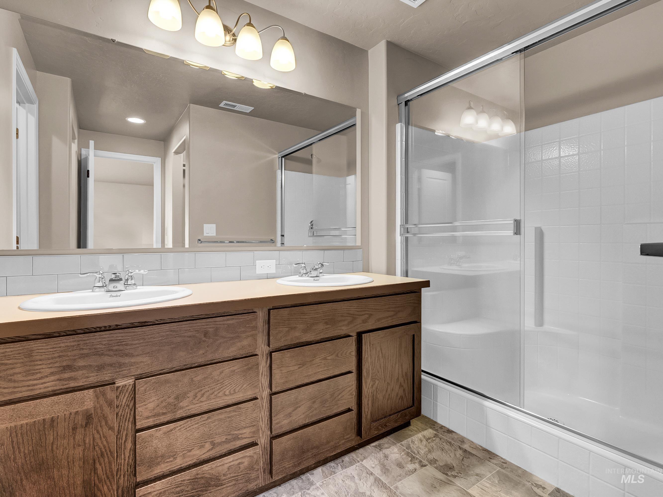 5520 Boomerang way, Caldwell, Idaho 83607, 3 Bedrooms, 2 Bathrooms, Residential For Sale, Price $369,900, 98968725