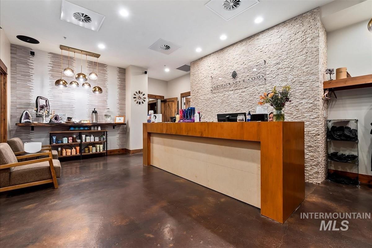 Welcome area with recessed lighting