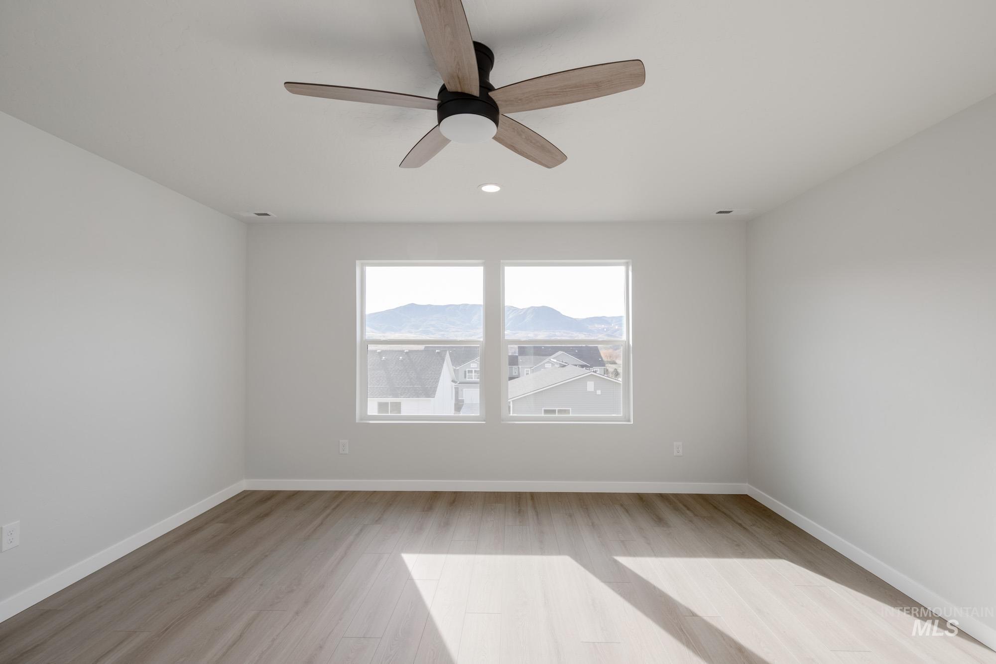 Unfurnished room with light wood-style floors, a ceiling fan, and recessed lighting