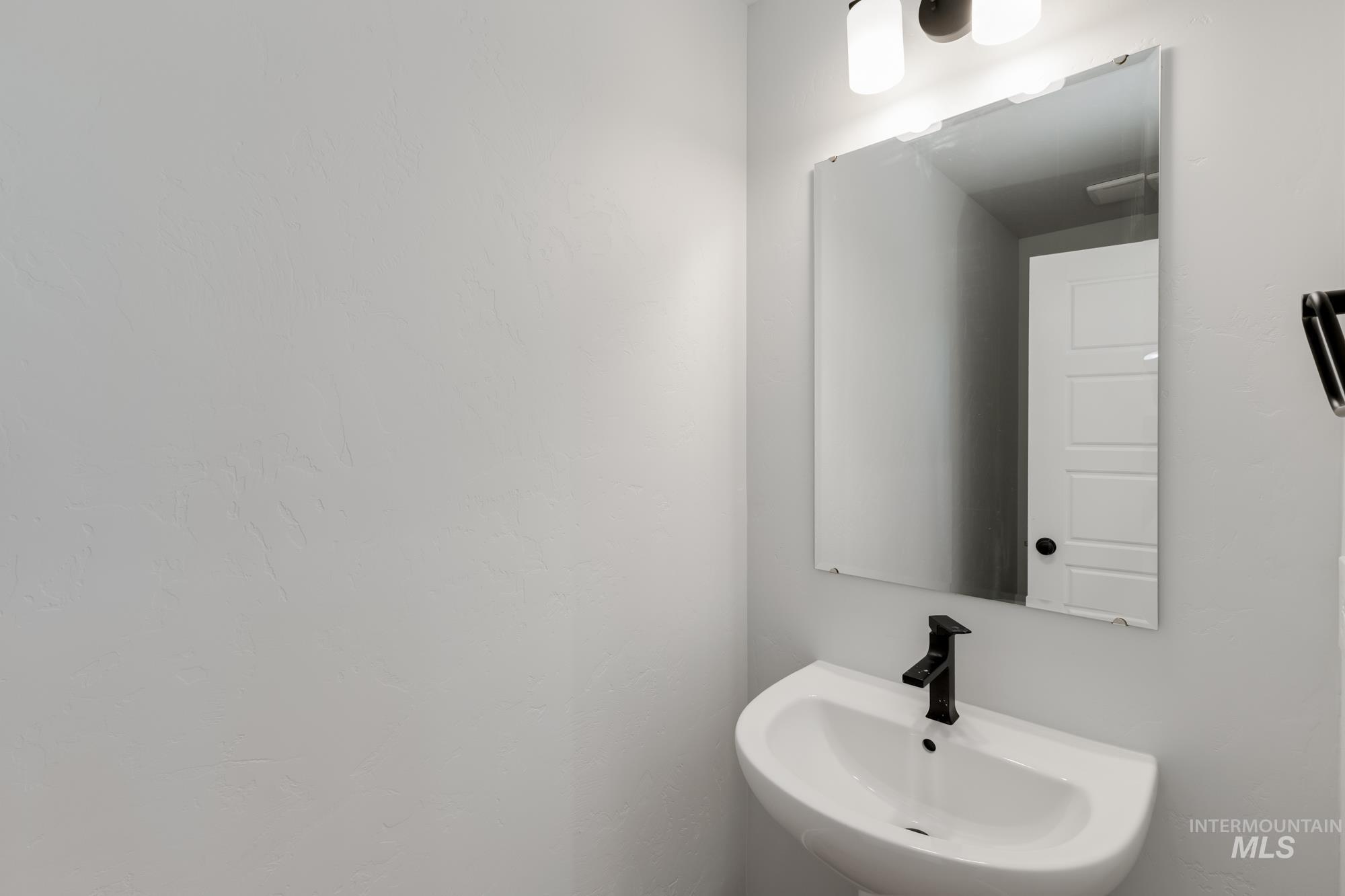 Bathroom with a sink