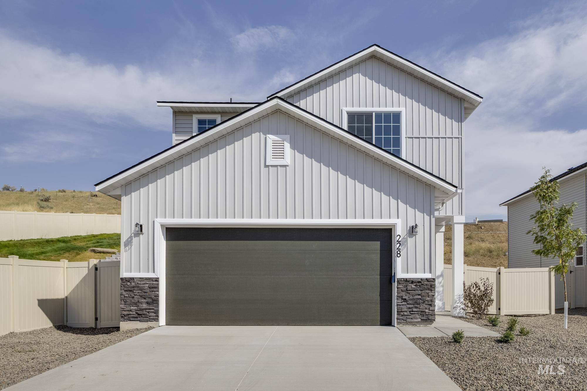 2462 W Fallon Lp, Nampa, Idaho 83651, 3 Bedrooms, 2.5 Bathrooms, Residential For Sale, Price $441,990, 98968771