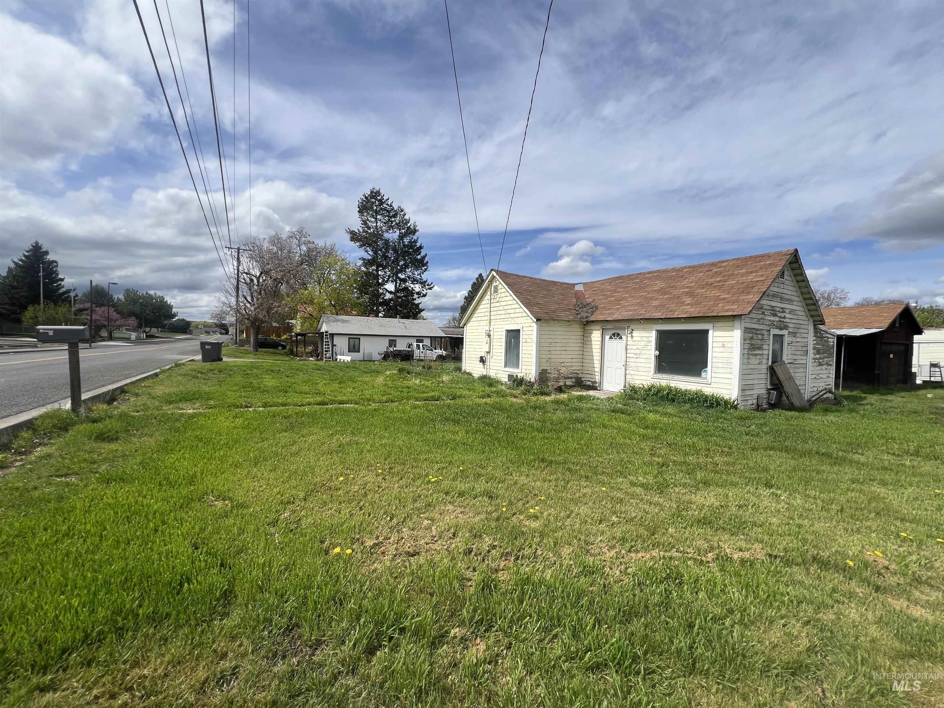 1902 4th Ave, Clarkston, Washington 99403, 2 Bedrooms, 1 Bathroom, Residential For Sale, Price $120,000, 98968777