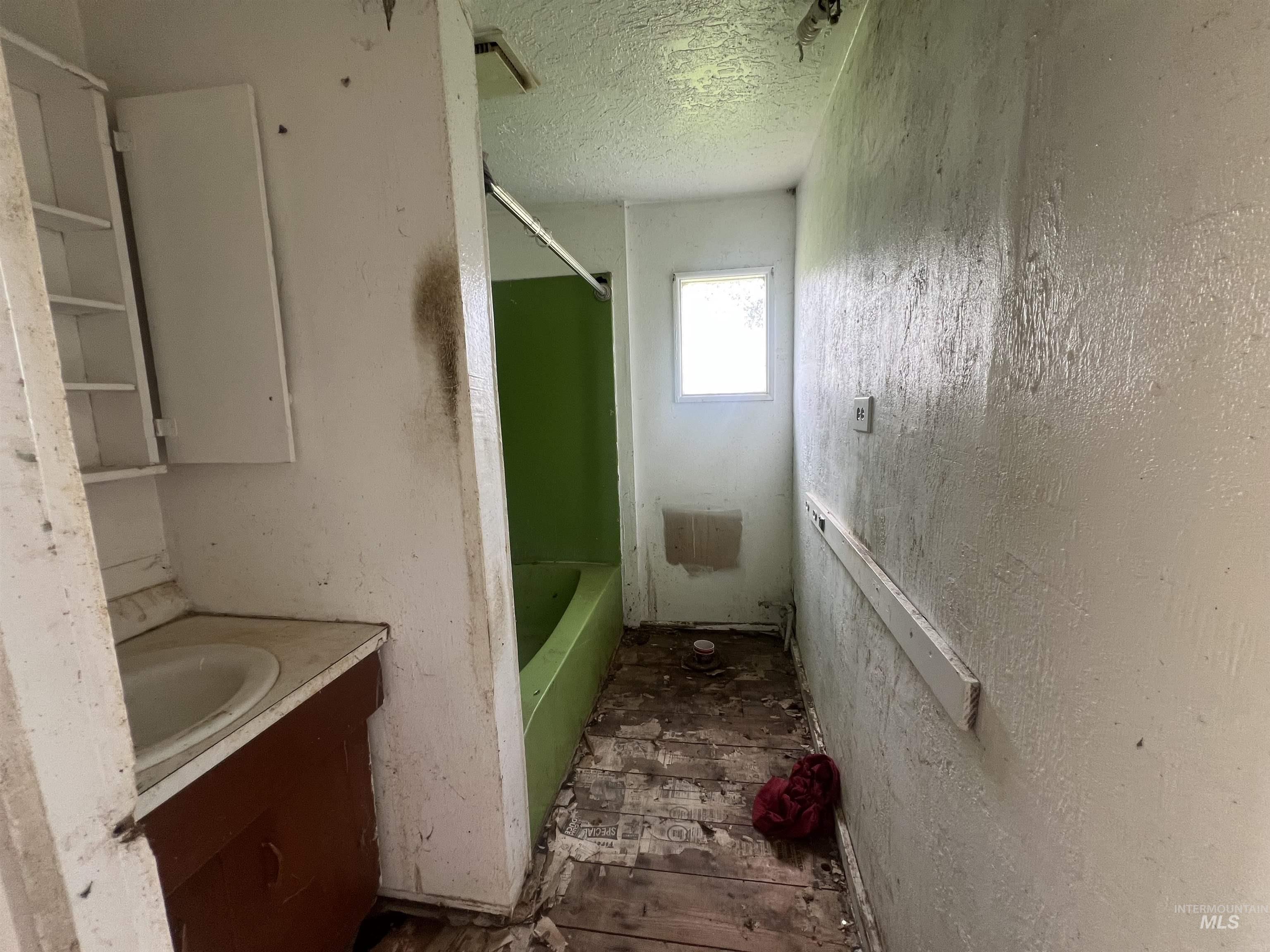 1902 4th Ave, Clarkston, Washington 99403, 2 Bedrooms, 1 Bathroom, Residential For Sale, Price $120,000, 98968777