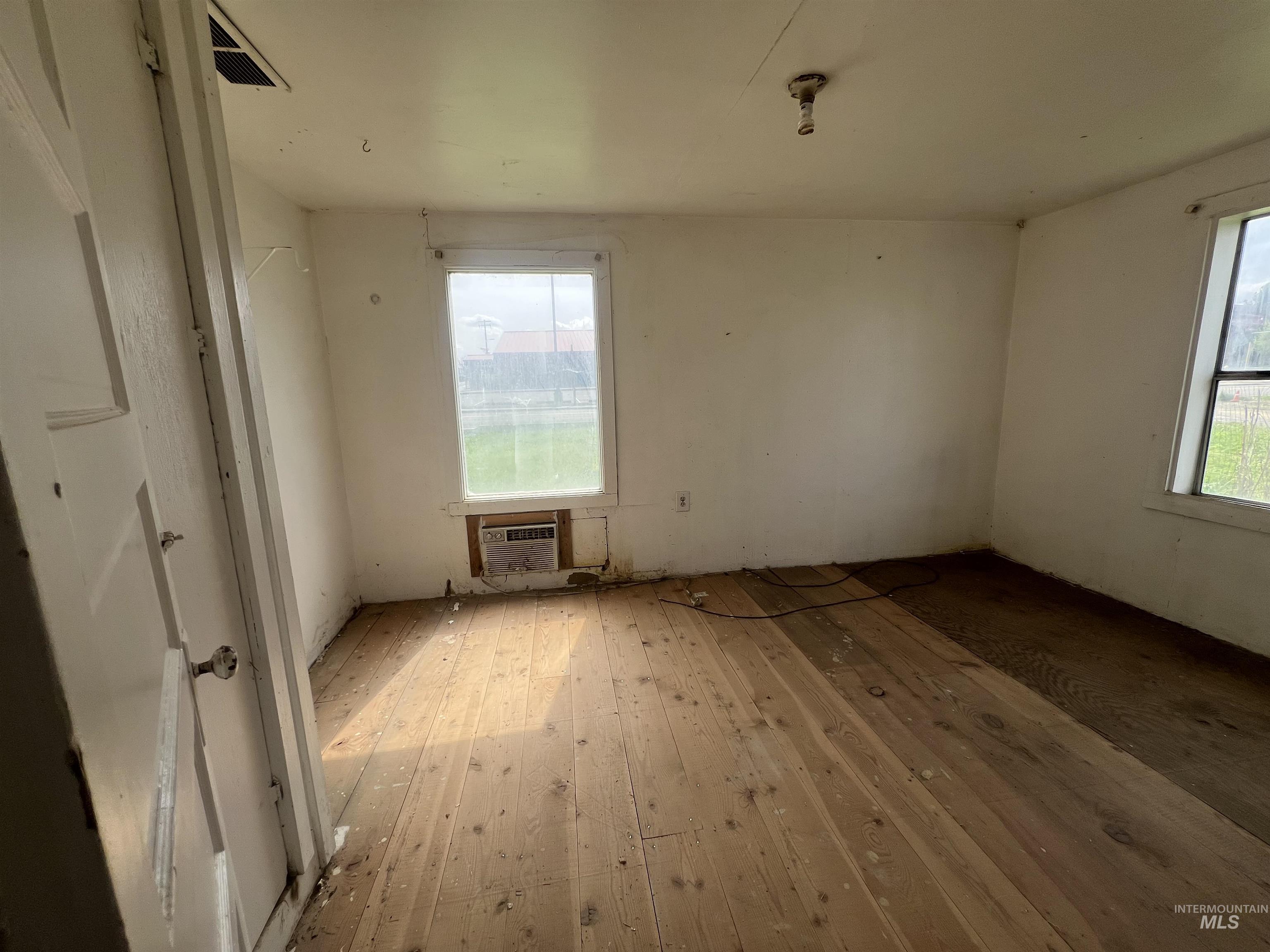 1902 4th Ave, Clarkston, Washington 99403, 2 Bedrooms, 1 Bathroom, Residential For Sale, Price $120,000, 98968777