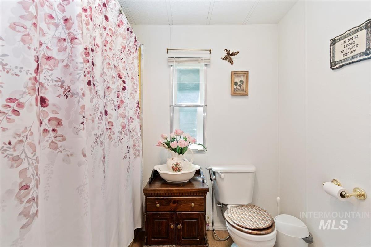 275 N Checola Cir, Boise, Idaho 83713-8004, 2 Bedrooms, 2 Bathrooms, Residential For Sale, Price $120,000, 98968786