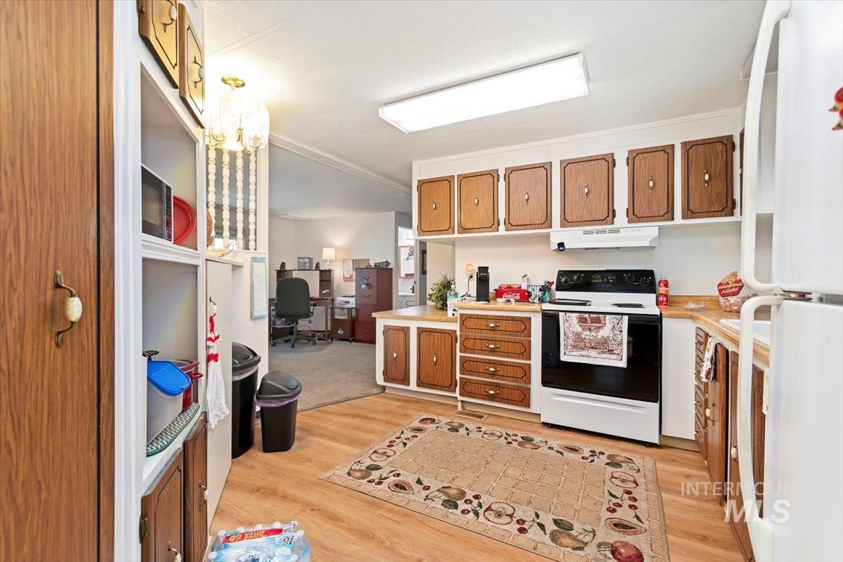 275 N Checola Cir, Boise, Idaho 83713-8004, 2 Bedrooms, 2 Bathrooms, Residential For Sale, Price $120,000, 98968786