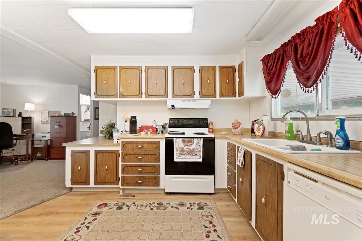 275 N Checola Cir, Boise, Idaho 83713-8004, 2 Bedrooms, 2 Bathrooms, Residential For Sale, Price $120,000, 98968786