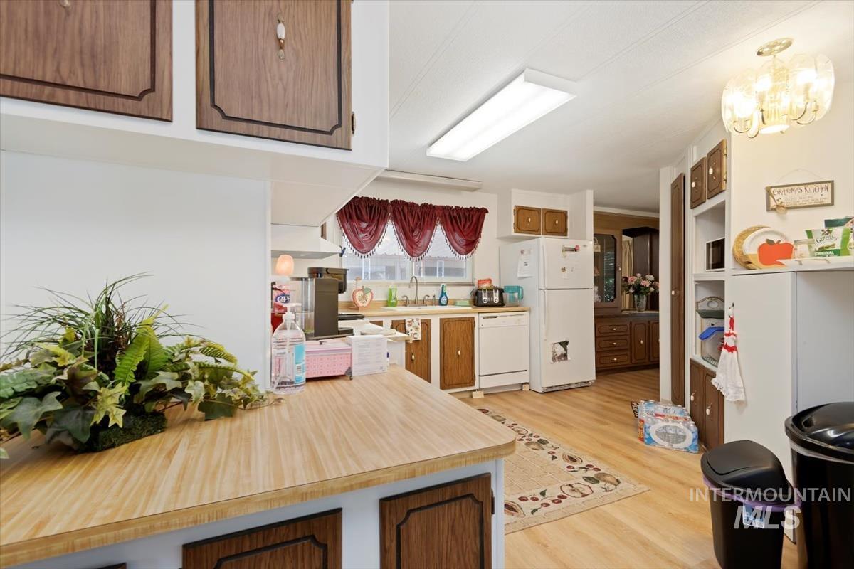 275 N Checola Cir, Boise, Idaho 83713-8004, 2 Bedrooms, 2 Bathrooms, Residential For Sale, Price $120,000, 98968786