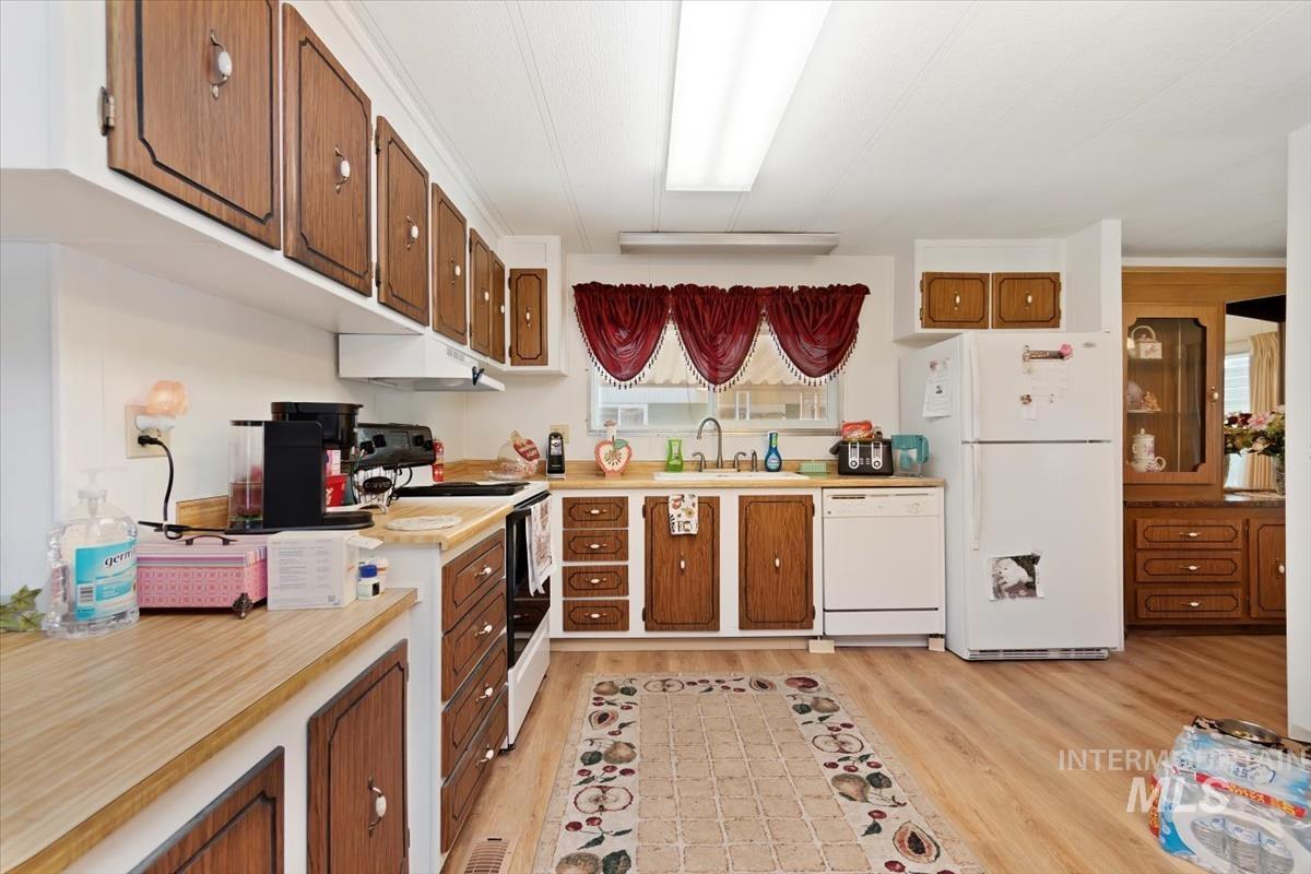 275 N Checola Cir, Boise, Idaho 83713-8004, 2 Bedrooms, 2 Bathrooms, Residential For Sale, Price $120,000, 98968786