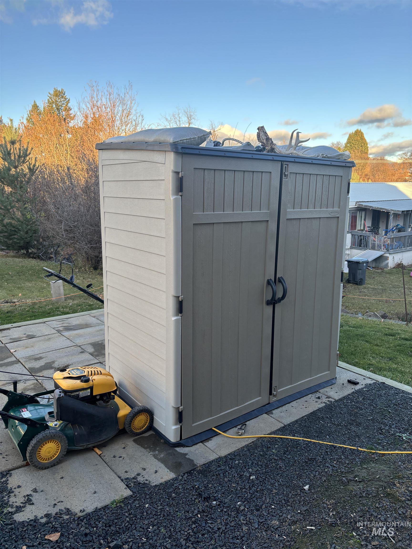 609 N Almon, Moscow, Idaho 83843, 2 Bedrooms, 1 Bathroom, Residential For Sale, Price $85,999,MLS 98968787