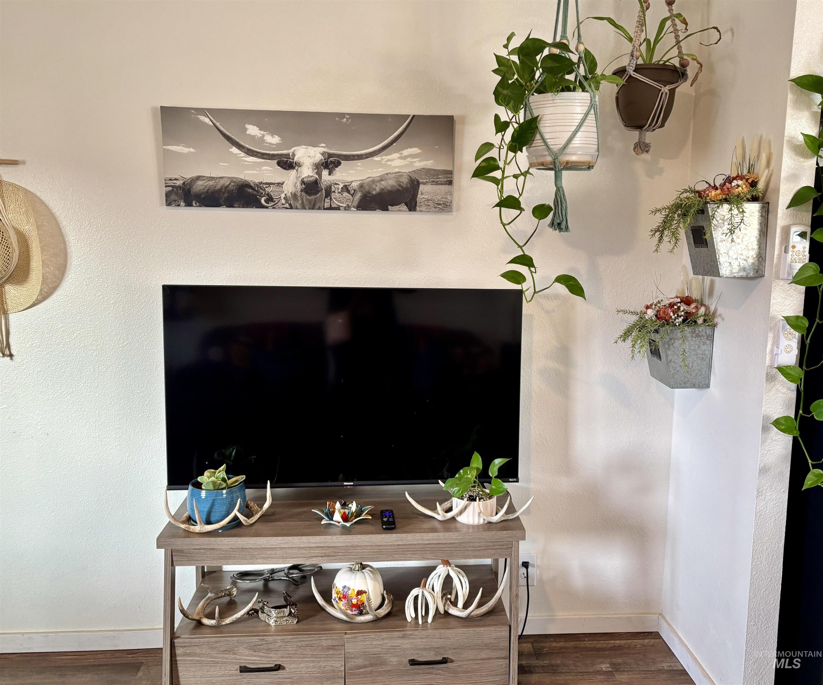 609 N Almon, Moscow, Idaho 83843, 2 Bedrooms, 1 Bathroom, Residential For Sale, Price $85,999,MLS 98968787