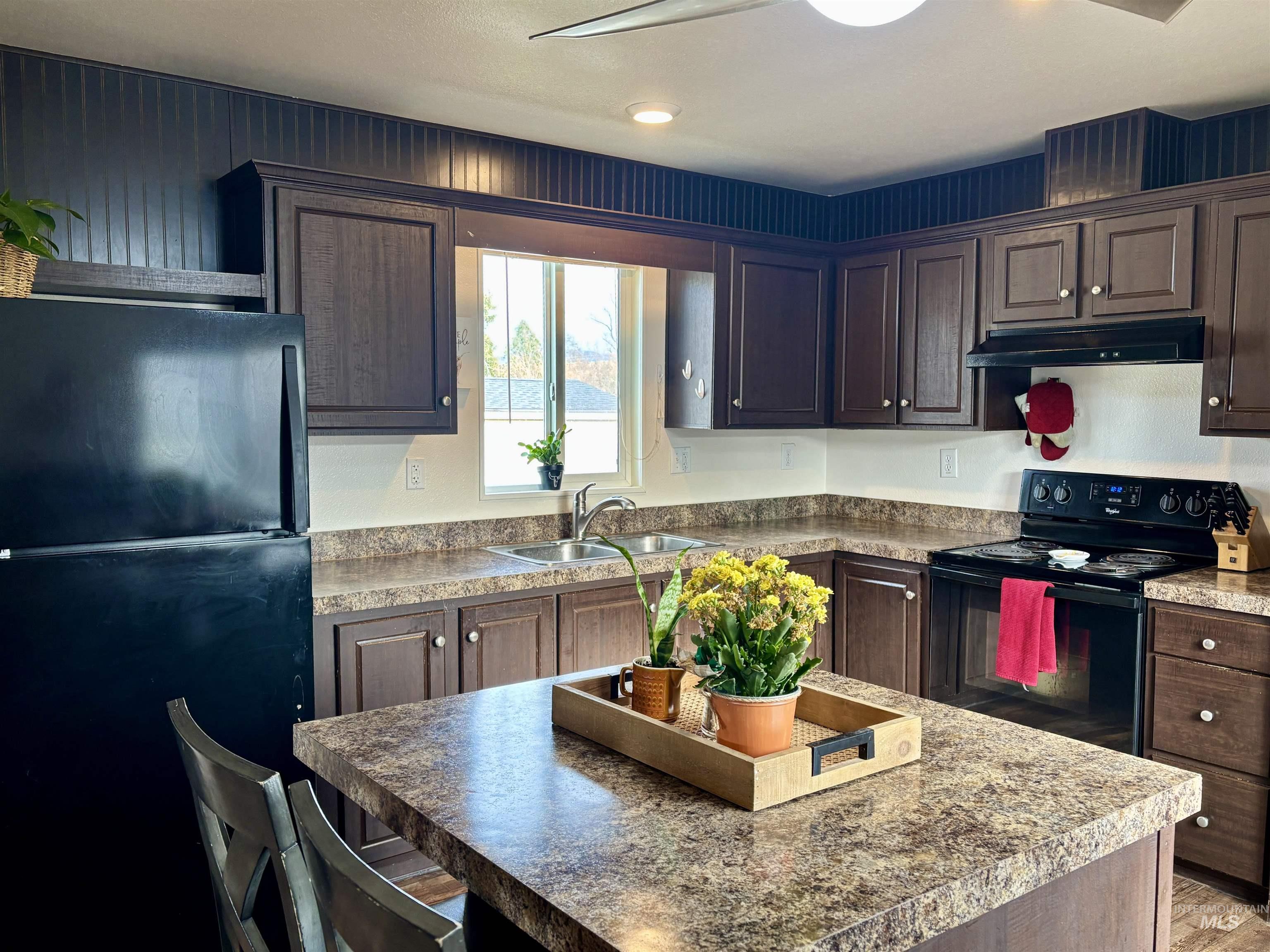 609 N Almon, Moscow, Idaho 83843, 2 Bedrooms, 1 Bathroom, Residential For Sale, Price $85,999,MLS 98968787