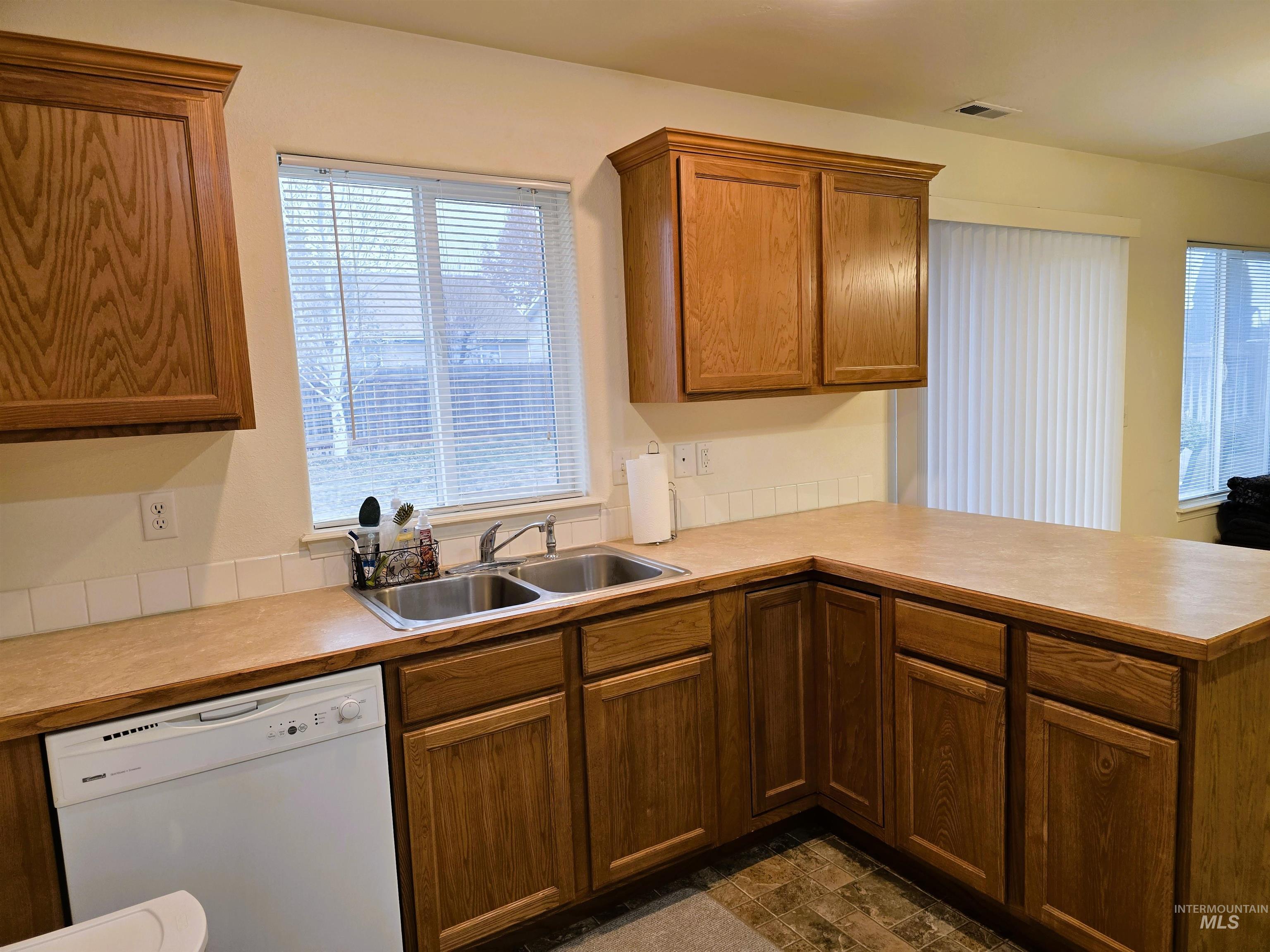 1512 N Elm St, Jerome, Idaho 83338, 3 Bedrooms, 2 Bathrooms, Residential For Sale, Price $315,000, 98968788