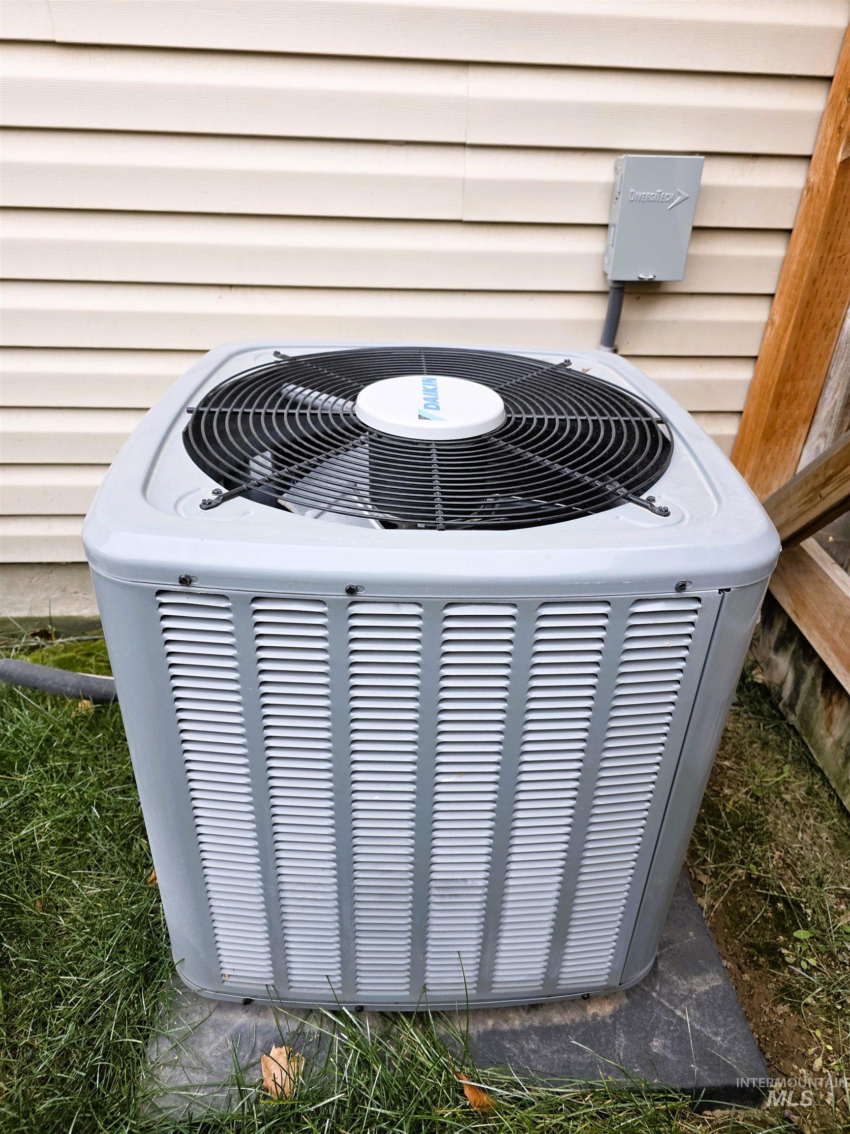 1512 N Elm St, Jerome, Idaho 83338, 3 Bedrooms, 2 Bathrooms, Residential For Sale, Price $315,000, 98968788