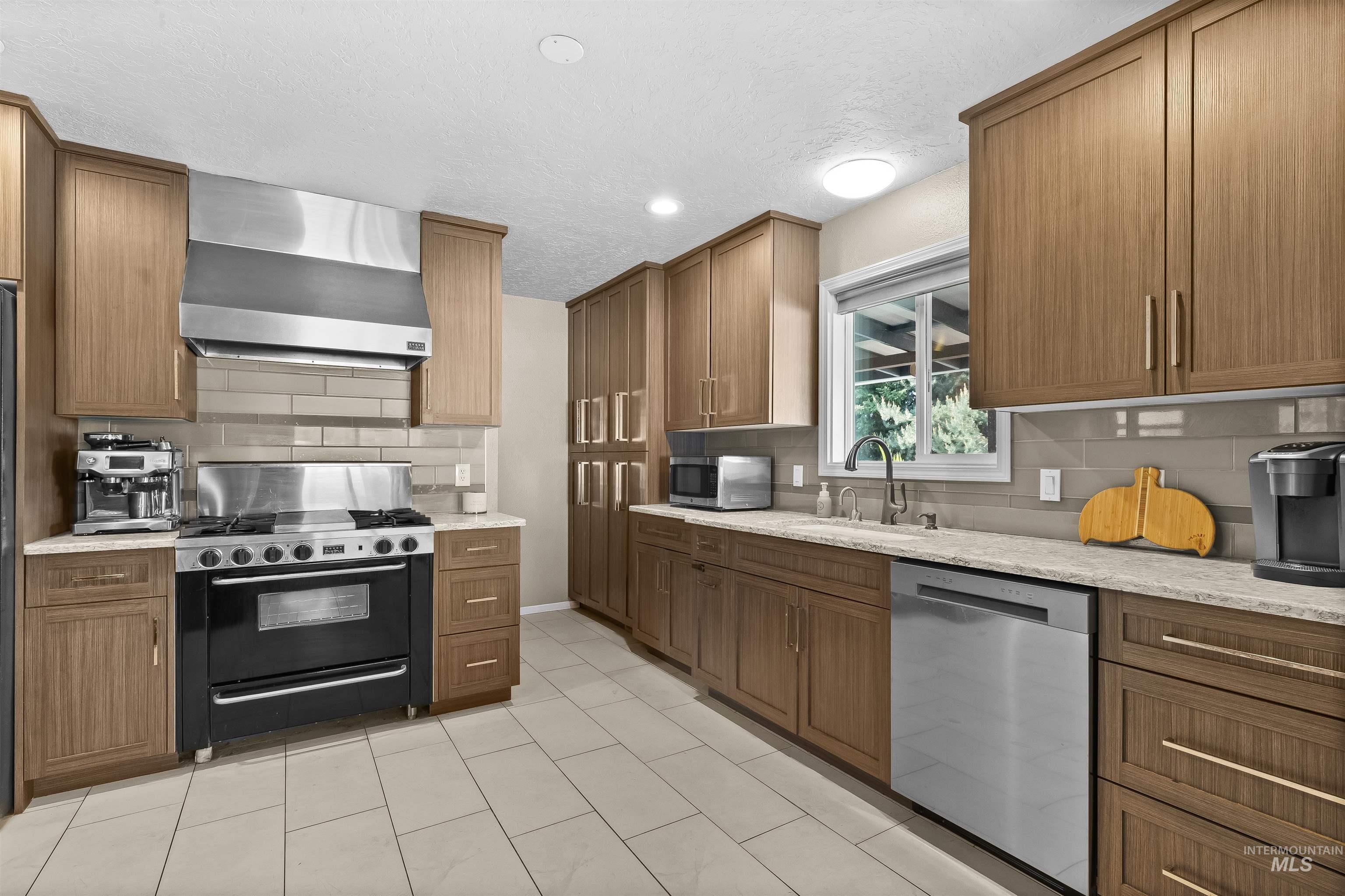 525 Park Ave, Lewiston, Idaho 83501, 4 Bedrooms, 3 Bathrooms, Residential For Sale, Price $599,000, 98968790