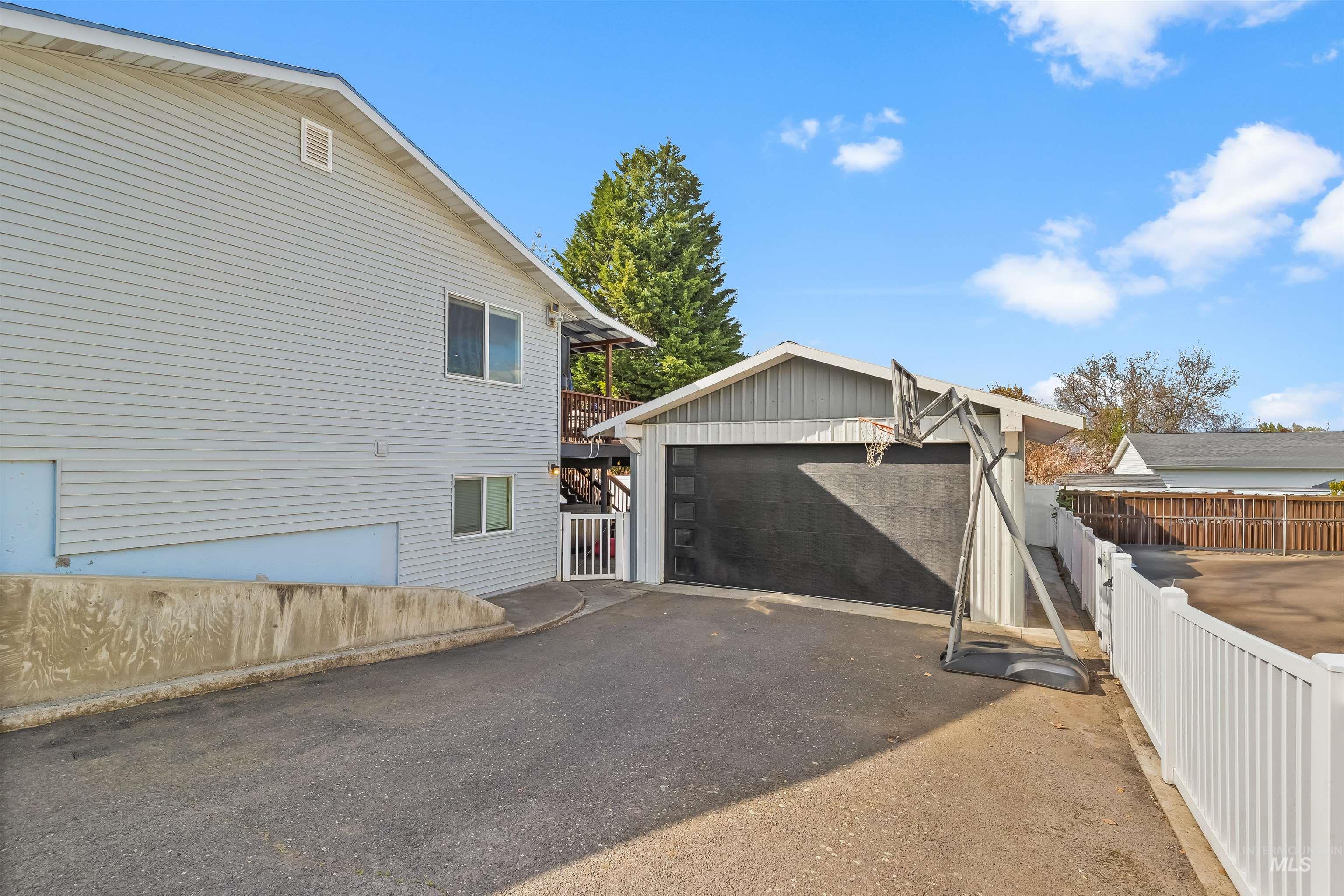 525 Park Ave, Lewiston, Idaho 83501, 4 Bedrooms, 3 Bathrooms, Residential For Sale, Price $599,000, 98968790