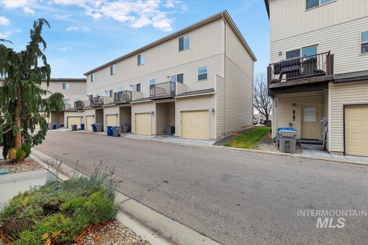 8779 W Pine Valley Ln, Boise, Idaho 83709, 3 Bedrooms, 2.5 Bathrooms, Residential For Sale, Price $350,000, 98968791