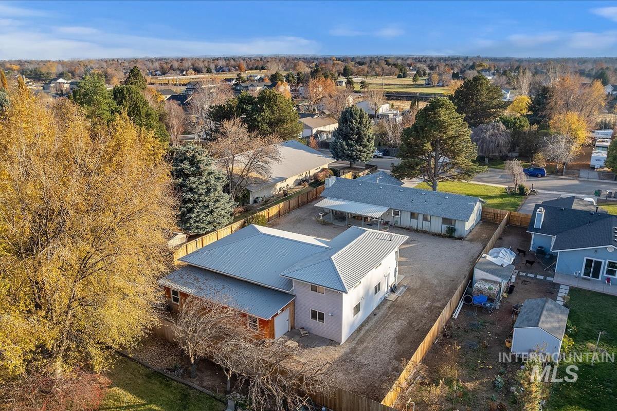 Ample parking with vehicle/trailer storage