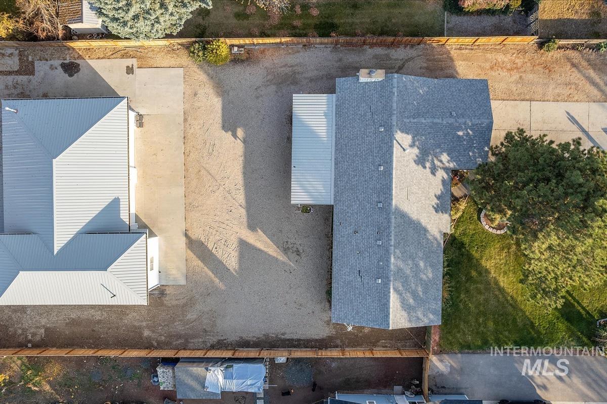 Ample parking with vehicle/trailer storage