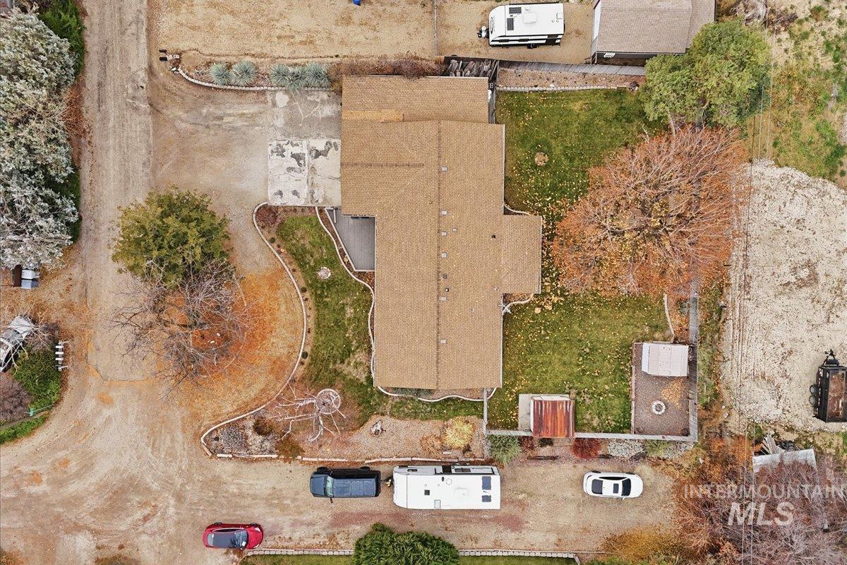 Aerial view of property and surrounding area