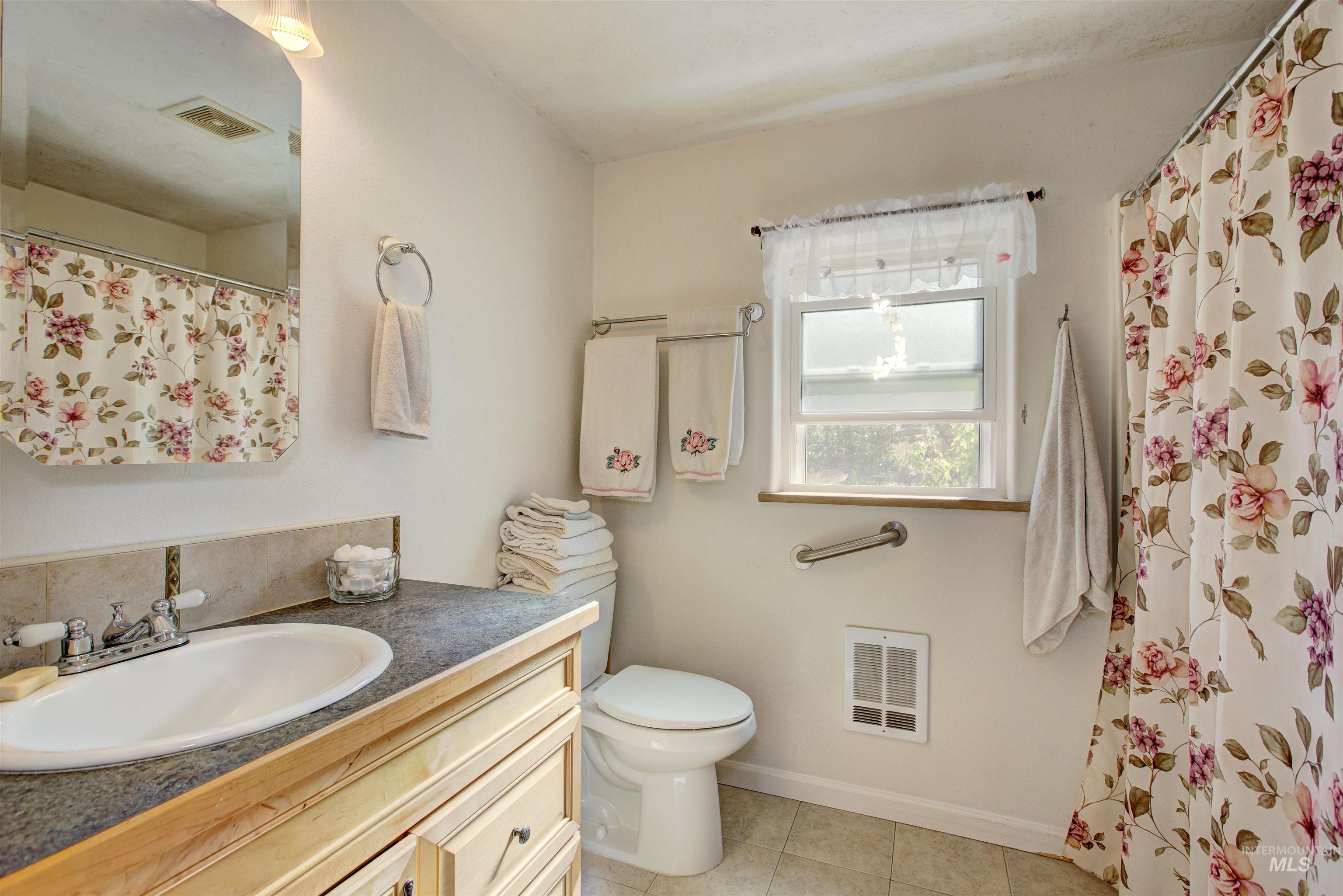 7687 Winter Horses Dr, Middleton, Idaho 83644, 4 Bedrooms, 3 Bathrooms, Residential For Sale, Price $575,000, 98968799