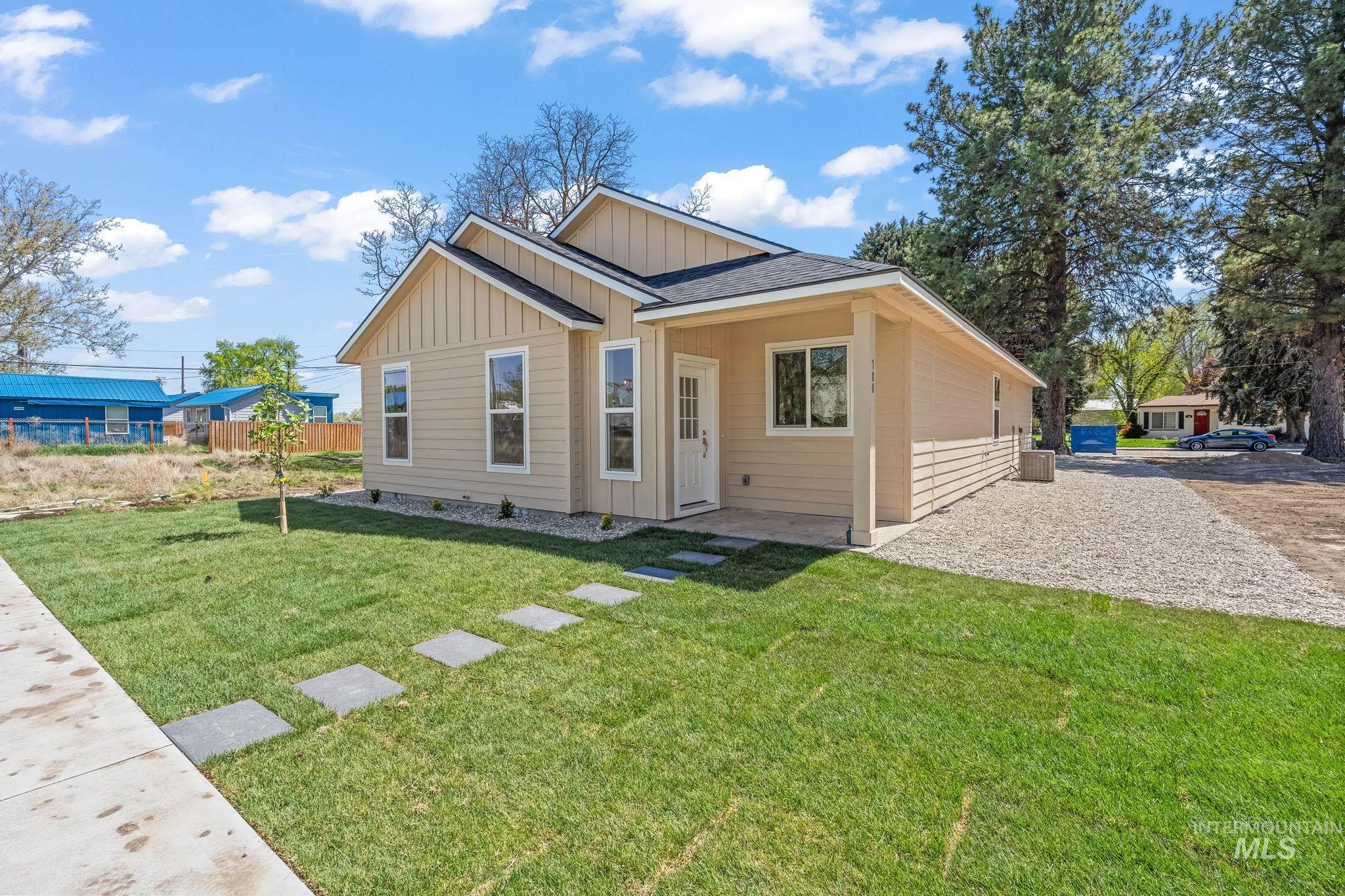 780 S 3rd St, Mountain Home, Idaho 83647, 3 Bedrooms, 2 Bathrooms, Residential For Sale, Price $345,000, 98968800