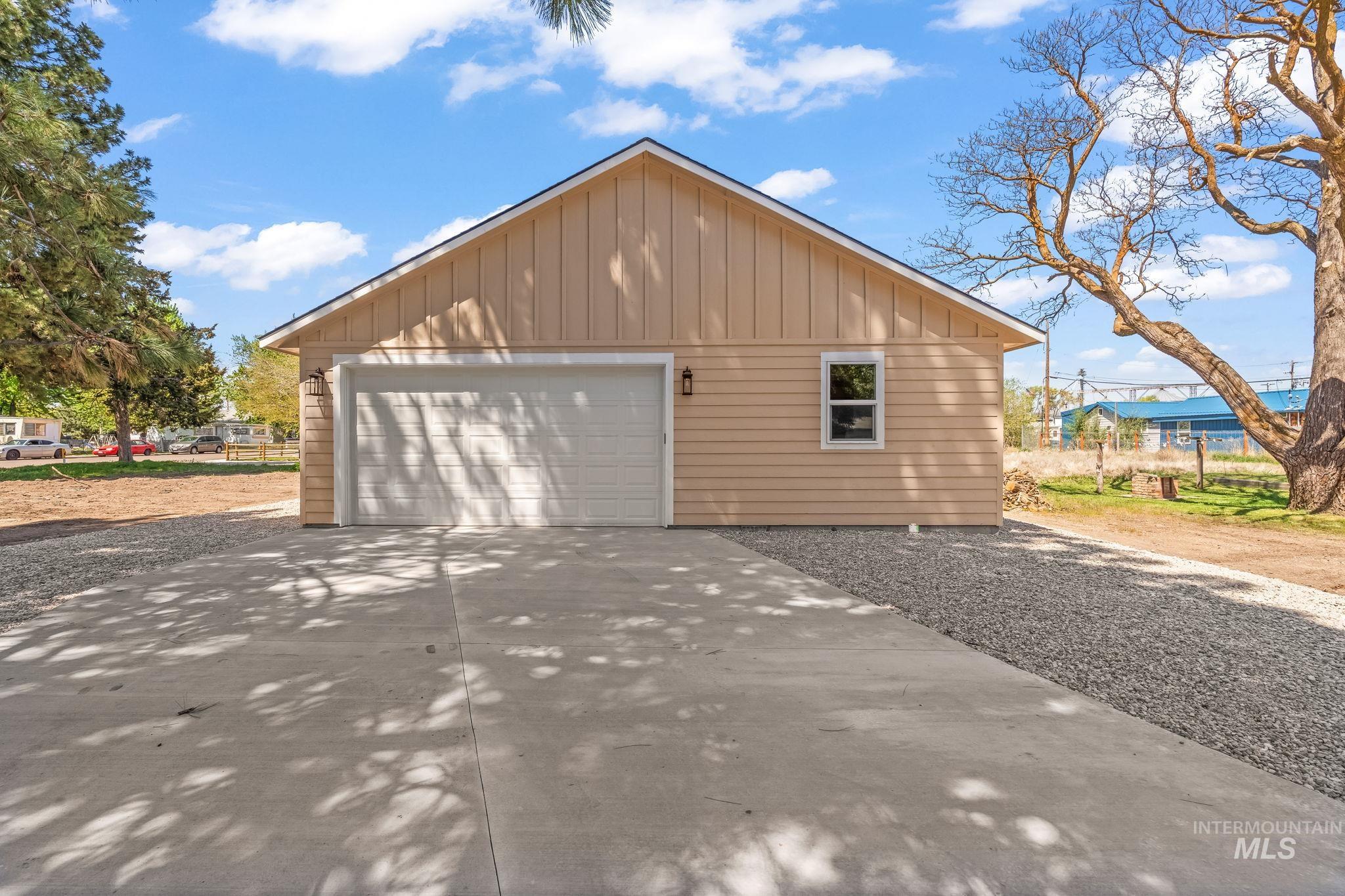 780 S 3rd St, Mountain Home, Idaho 83647, 3 Bedrooms, 2 Bathrooms, Residential For Sale, Price $345,000, 98968800